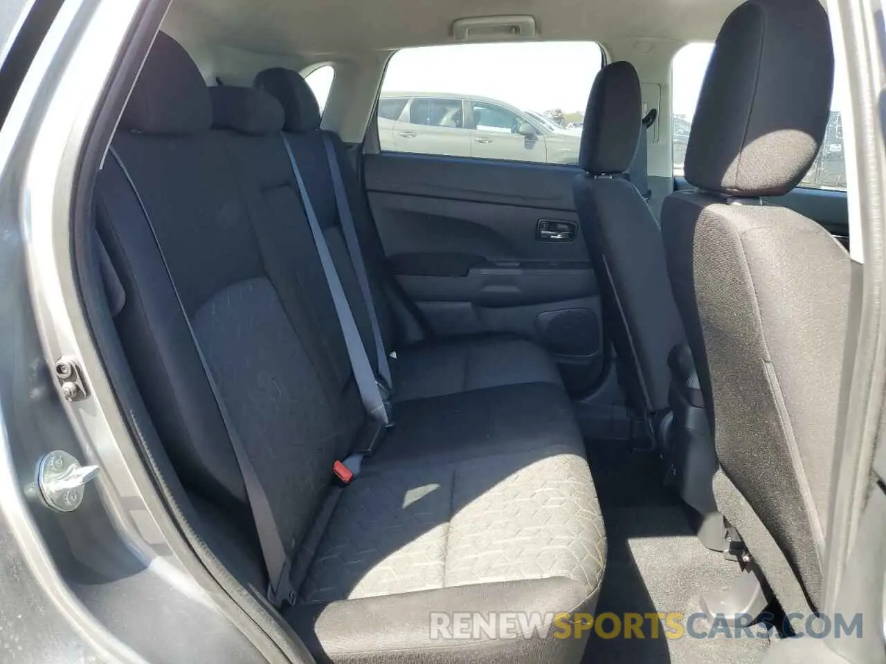 11 fotografías del automóvil dañado JA4ARUAU9RU026034 MITSUBISHI OUTLANDER 2024