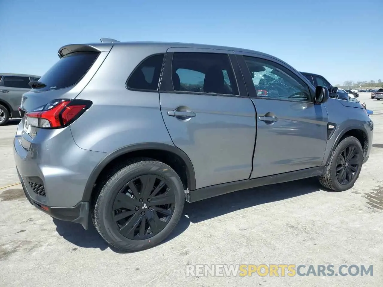 3 fotografías del automóvil dañado JA4ARUAU9RU026034 MITSUBISHI OUTLANDER 2024