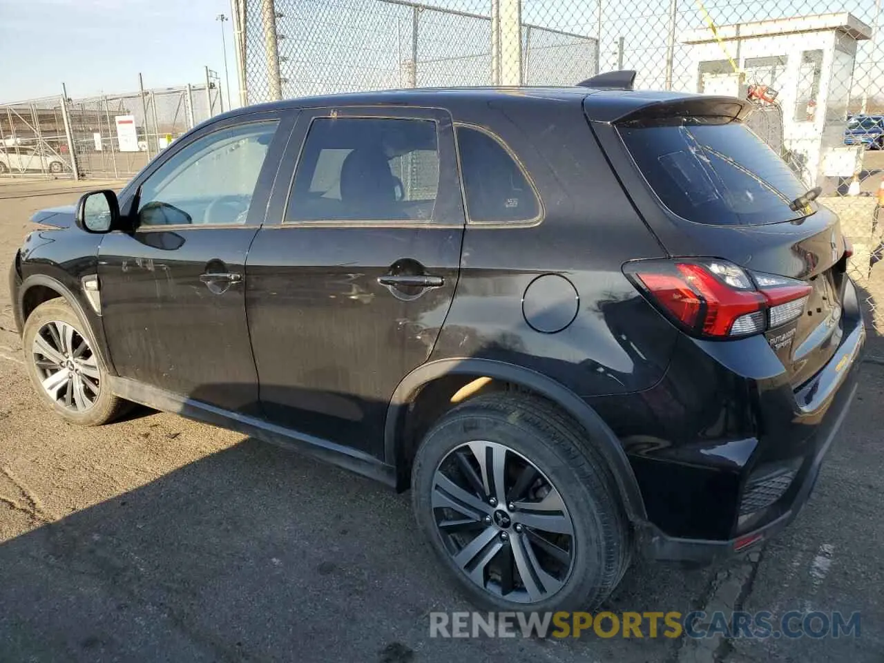 2 fotografías del automóvil dañado JA4ARUAUXRU006701 MITSUBISHI OUTLANDER 2024