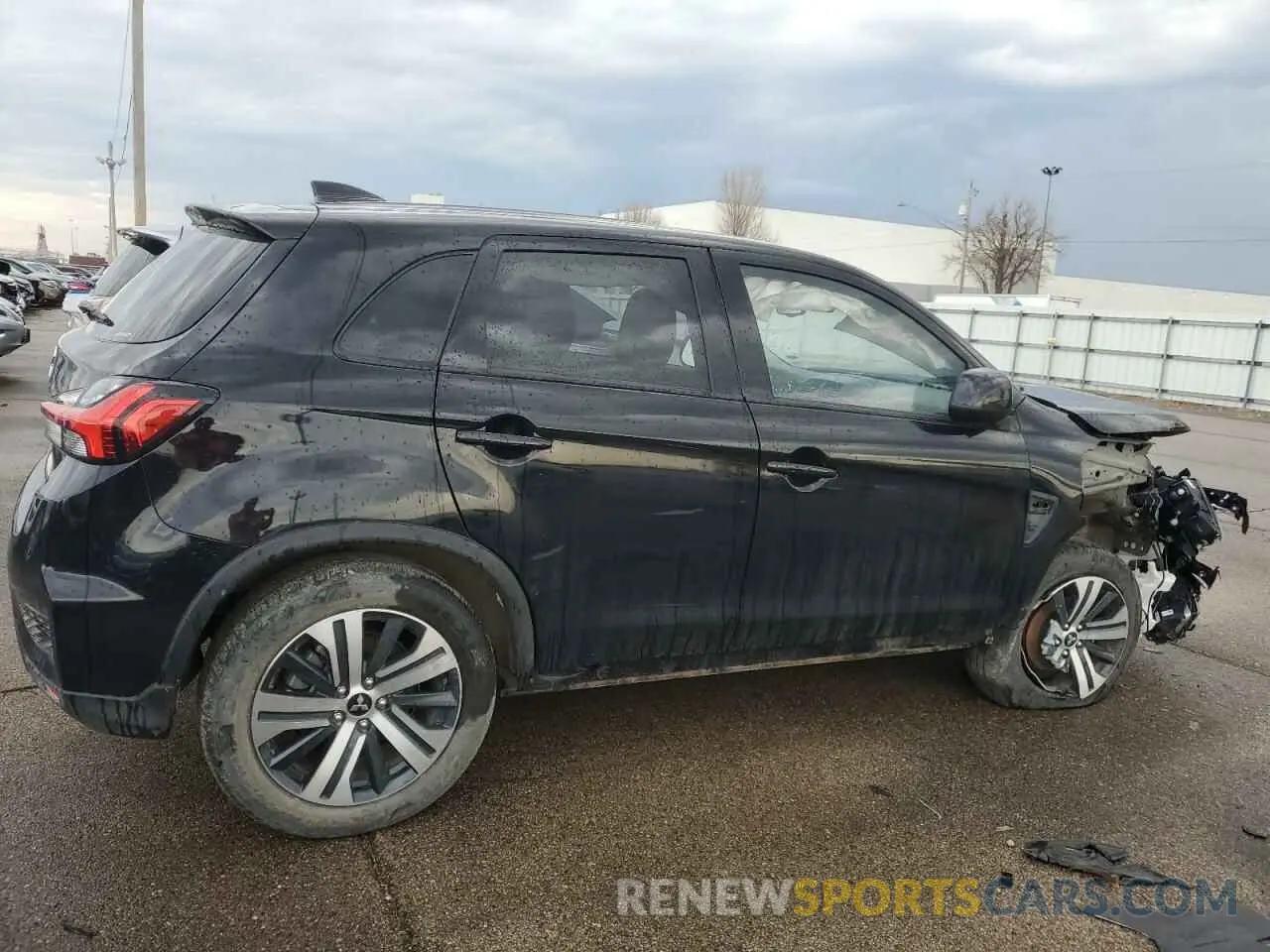 3 fotografías del automóvil dañado JA4ARUAUXRU006701 MITSUBISHI OUTLANDER 2024