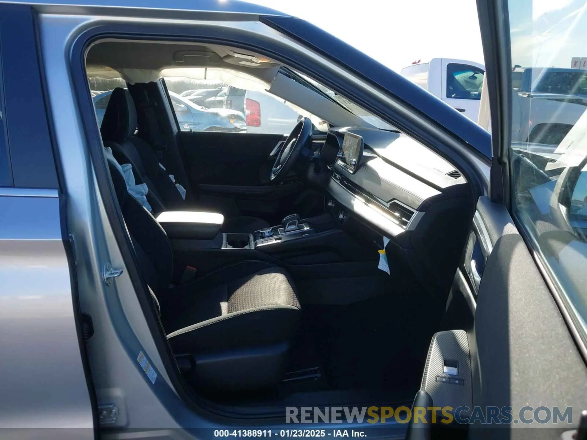 5 fotografías del automóvil dañado JA4J3UA81RZ020073 MITSUBISHI OUTLANDER 2024