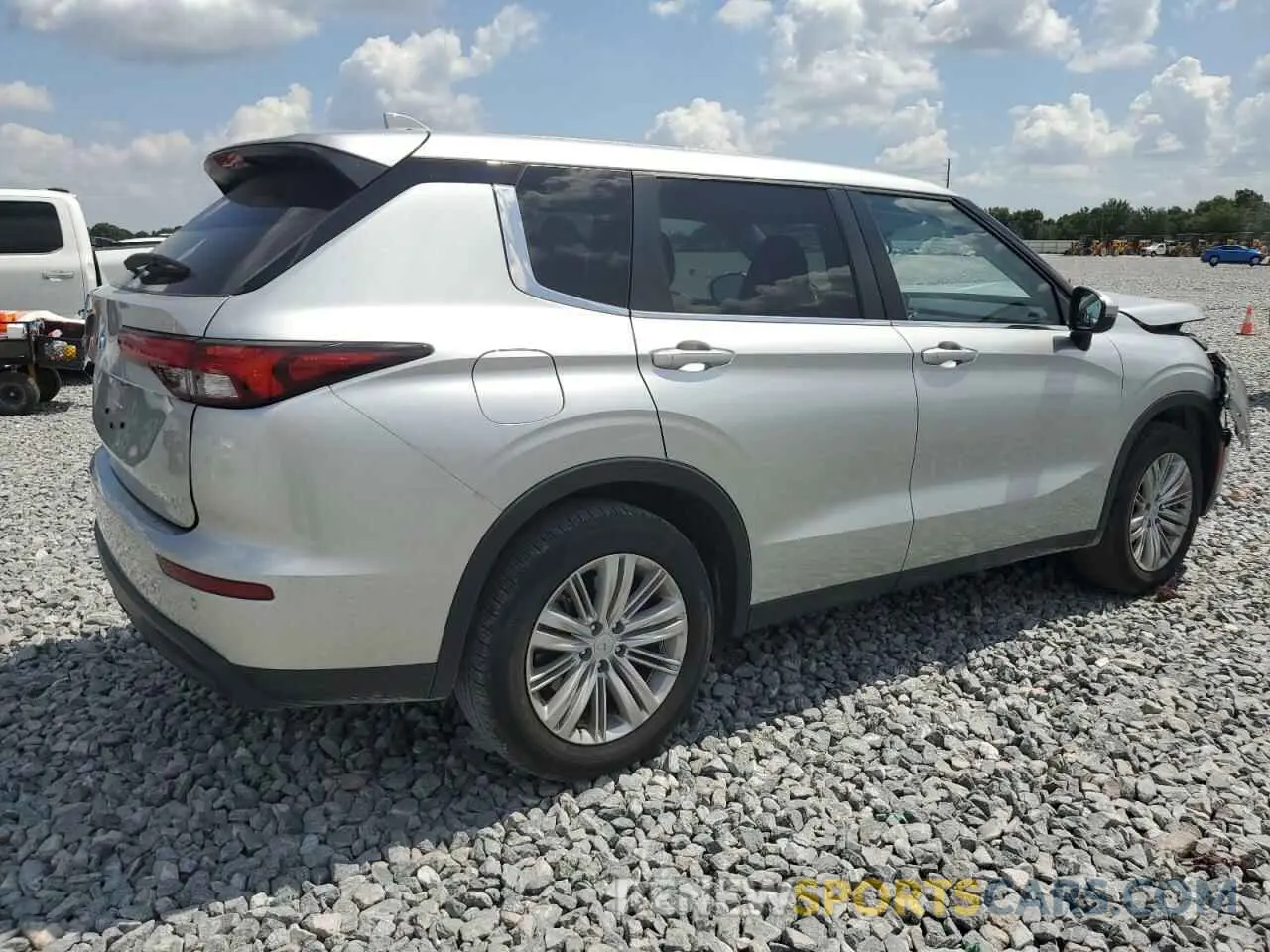 3 fotografías del automóvil dañado JA4J3UA83RZ005171 MITSUBISHI OUTLANDER 2024