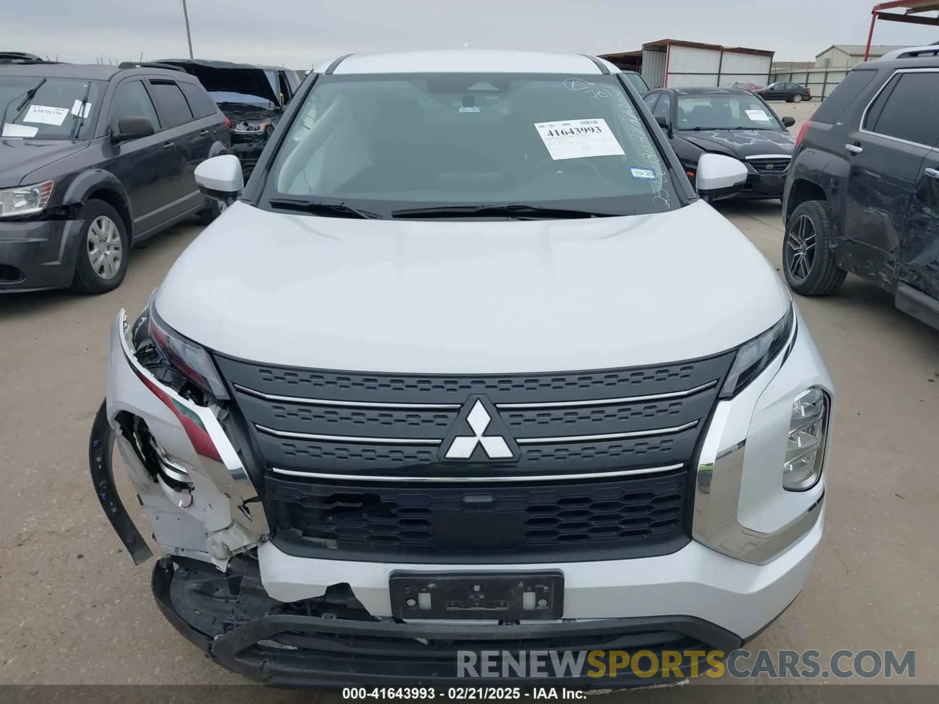 12 fotografías del automóvil dañado JA4J3UA86RZ007013 MITSUBISHI OUTLANDER 2024