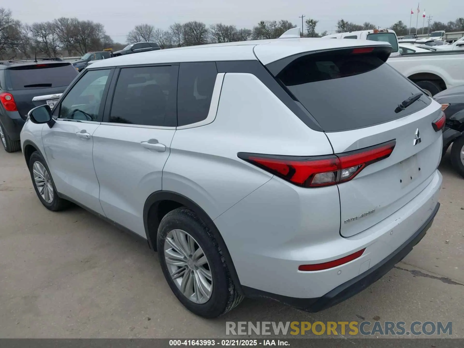 3 fotografías del automóvil dañado JA4J3UA86RZ007013 MITSUBISHI OUTLANDER 2024
