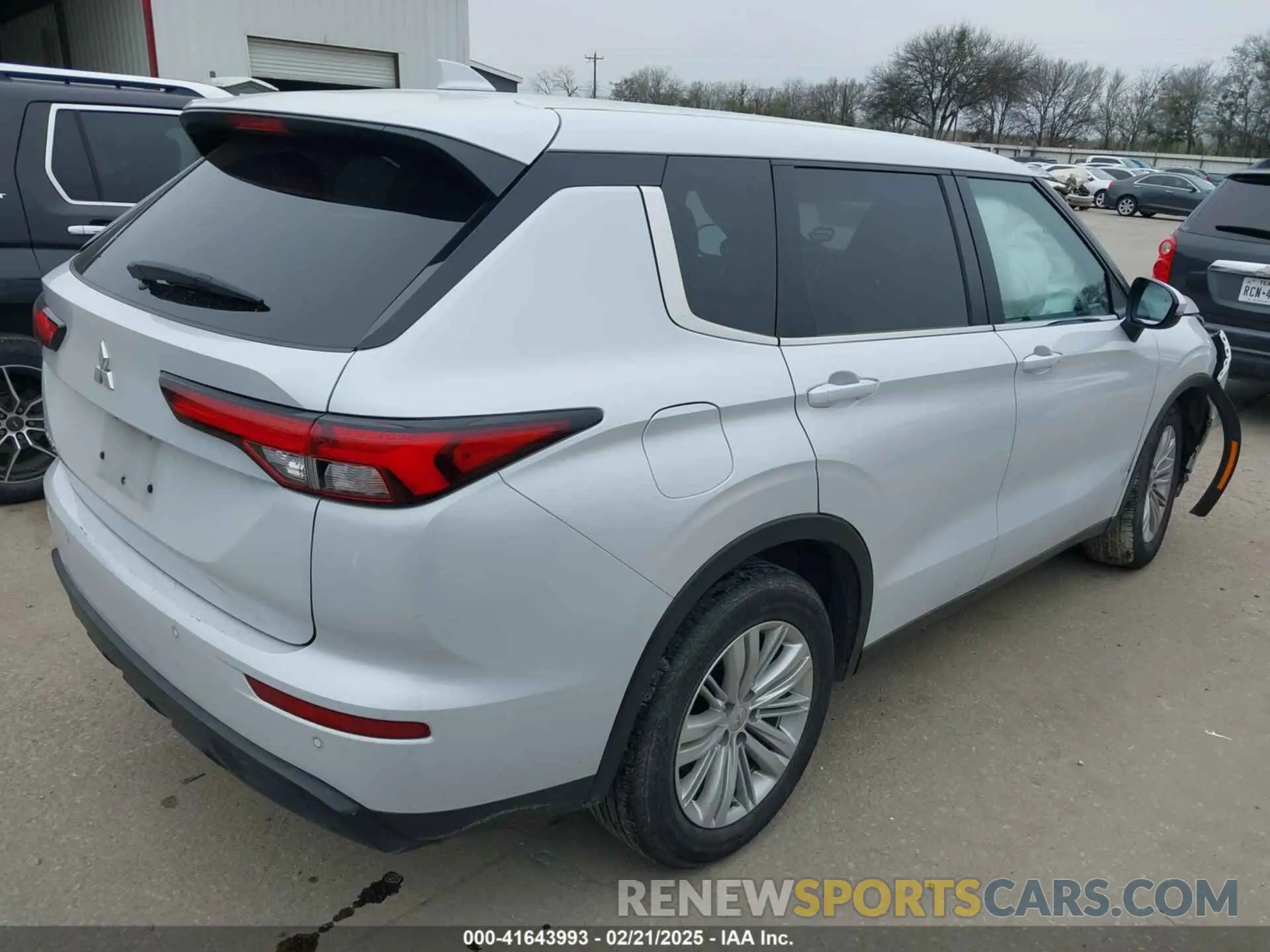 4 fotografías del automóvil dañado JA4J3UA86RZ007013 MITSUBISHI OUTLANDER 2024