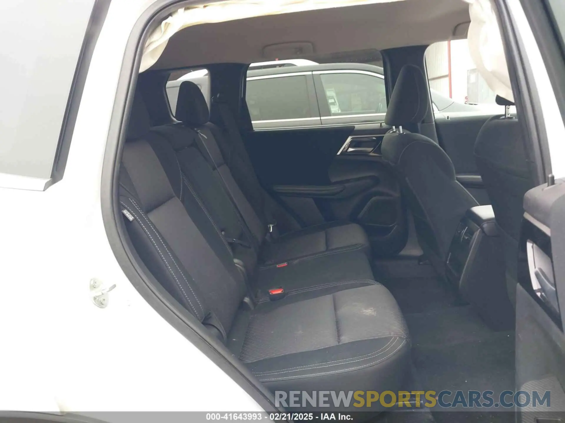 8 fotografías del automóvil dañado JA4J3UA86RZ007013 MITSUBISHI OUTLANDER 2024