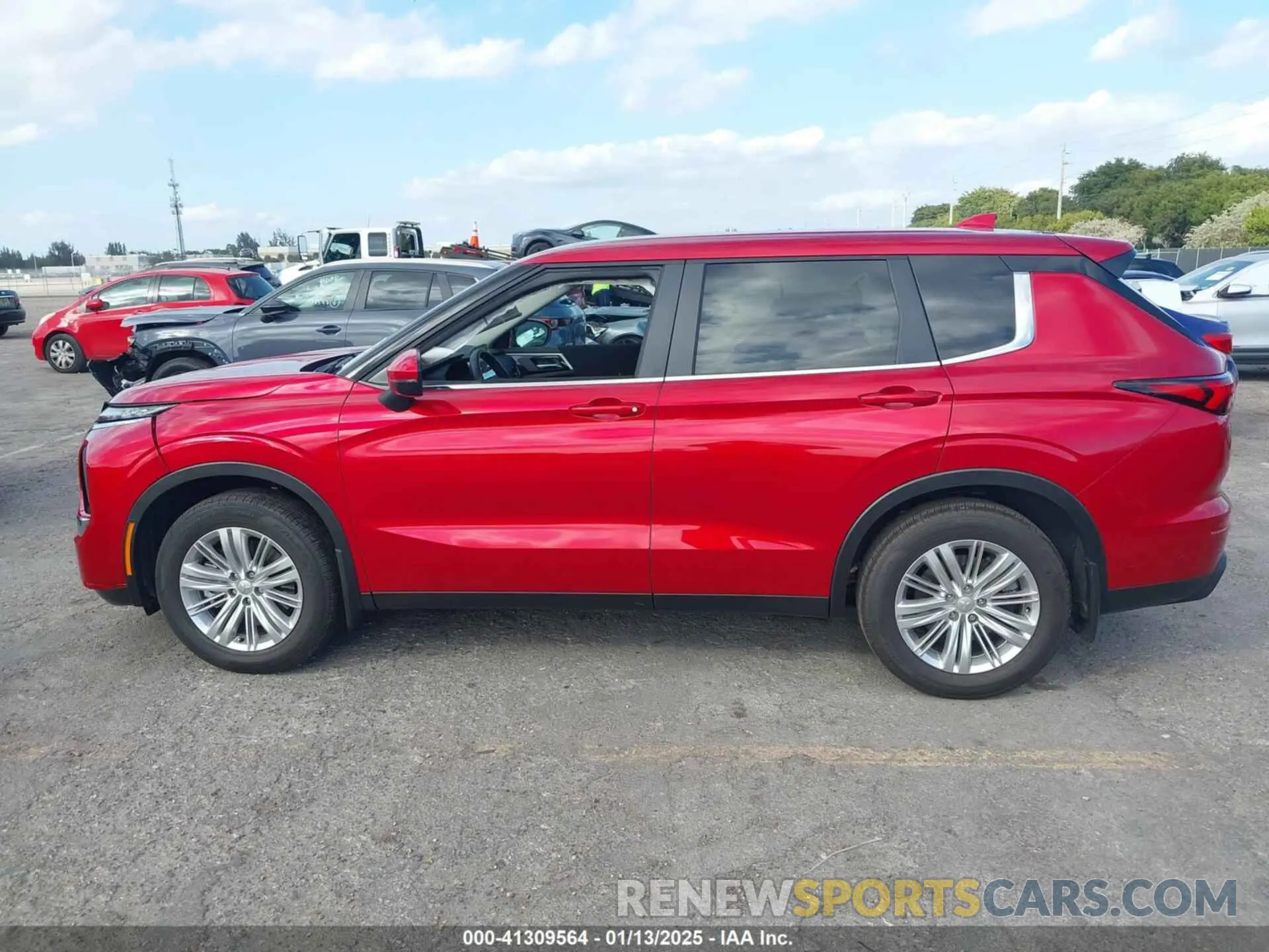 14 fotografías del automóvil dañado JA4J3UA89RZ072115 MITSUBISHI OUTLANDER 2024