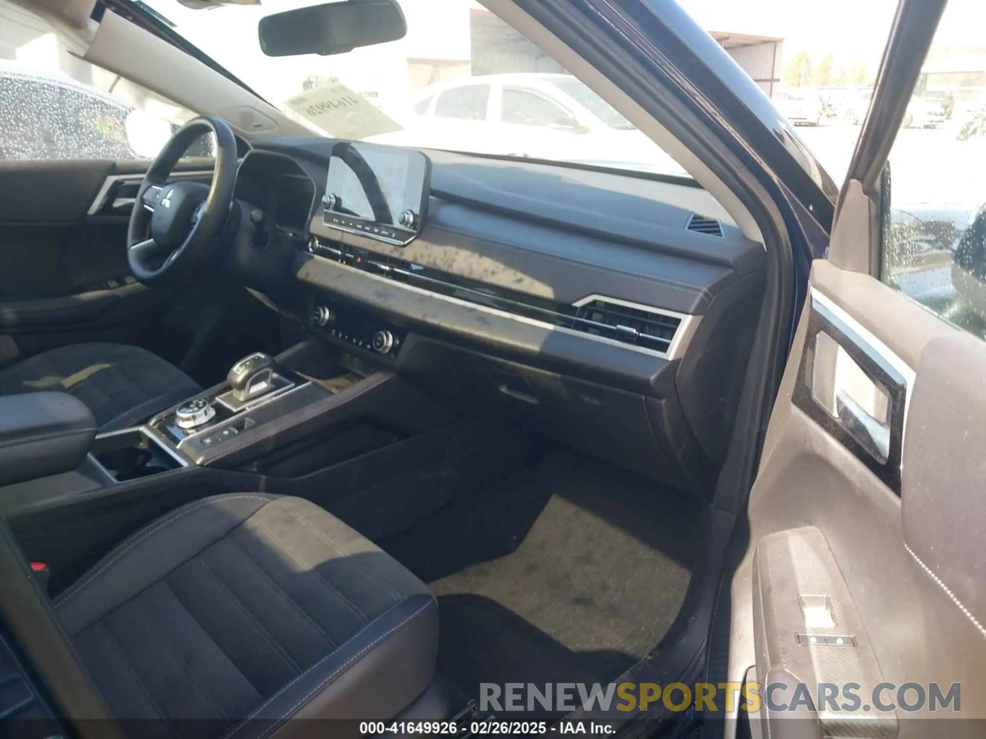 5 fotografías del automóvil dañado JA4J3VA80RZ004579 MITSUBISHI OUTLANDER 2024