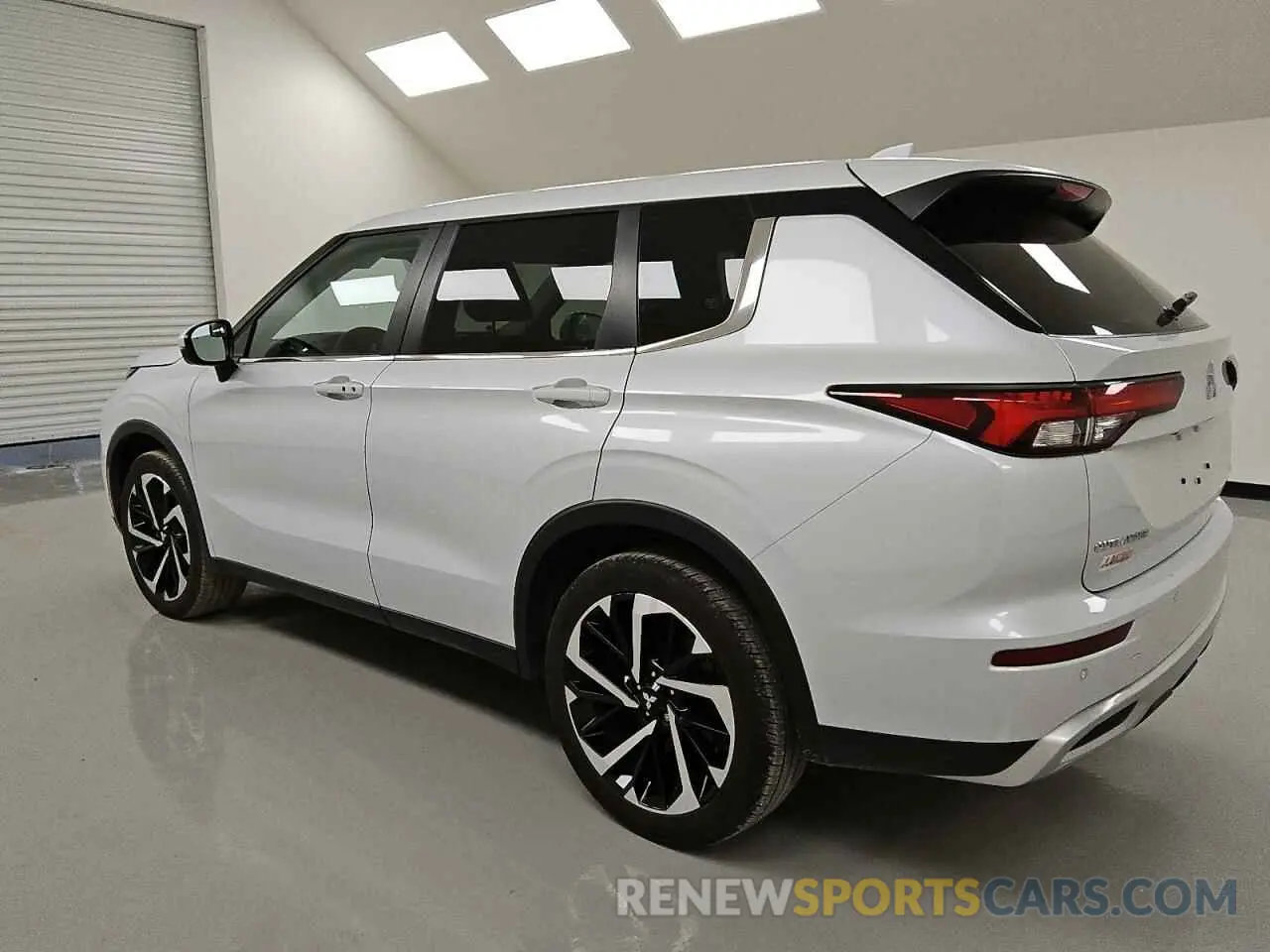 2 fotografías del automóvil dañado JA4J3VA80RZ012293 MITSUBISHI OUTLANDER 2024
