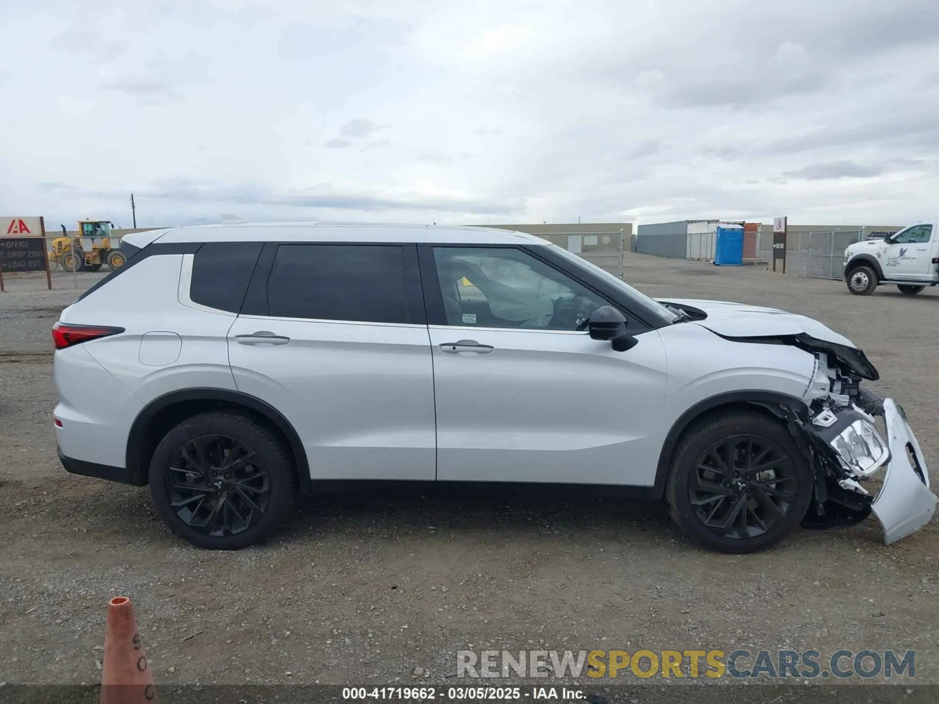 13 fotografías del automóvil dañado JA4J3VA81RZ073605 MITSUBISHI OUTLANDER 2024