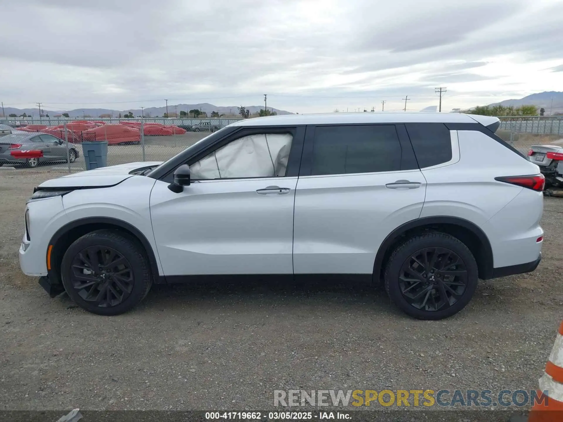 14 fotografías del automóvil dañado JA4J3VA81RZ073605 MITSUBISHI OUTLANDER 2024