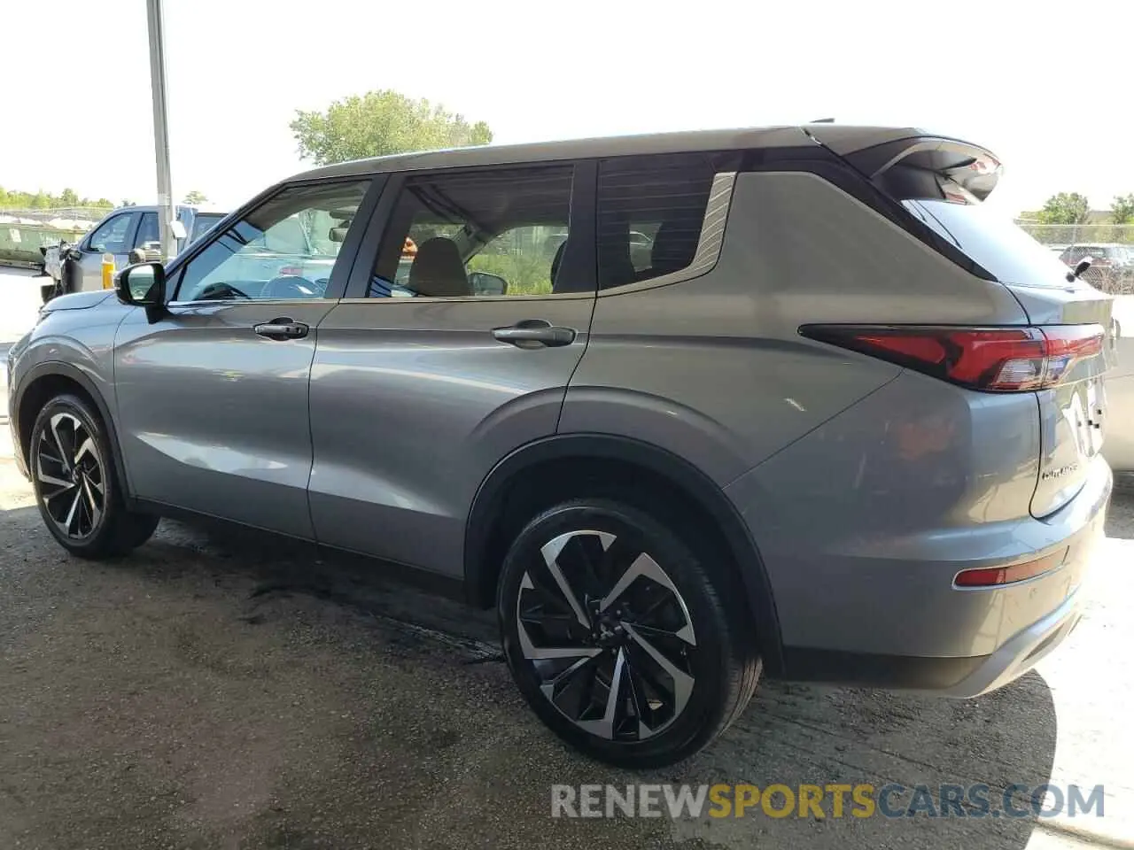 2 fotografías del automóvil dañado JA4J3VA82RZ041715 MITSUBISHI OUTLANDER 2024