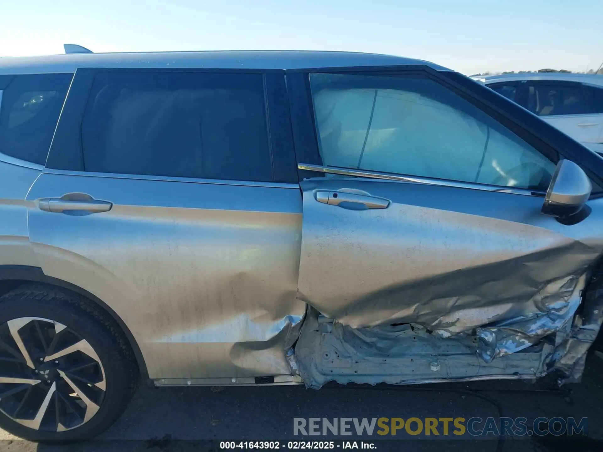 14 fotografías del automóvil dañado JA4J3VA83RZ019559 MITSUBISHI OUTLANDER 2024