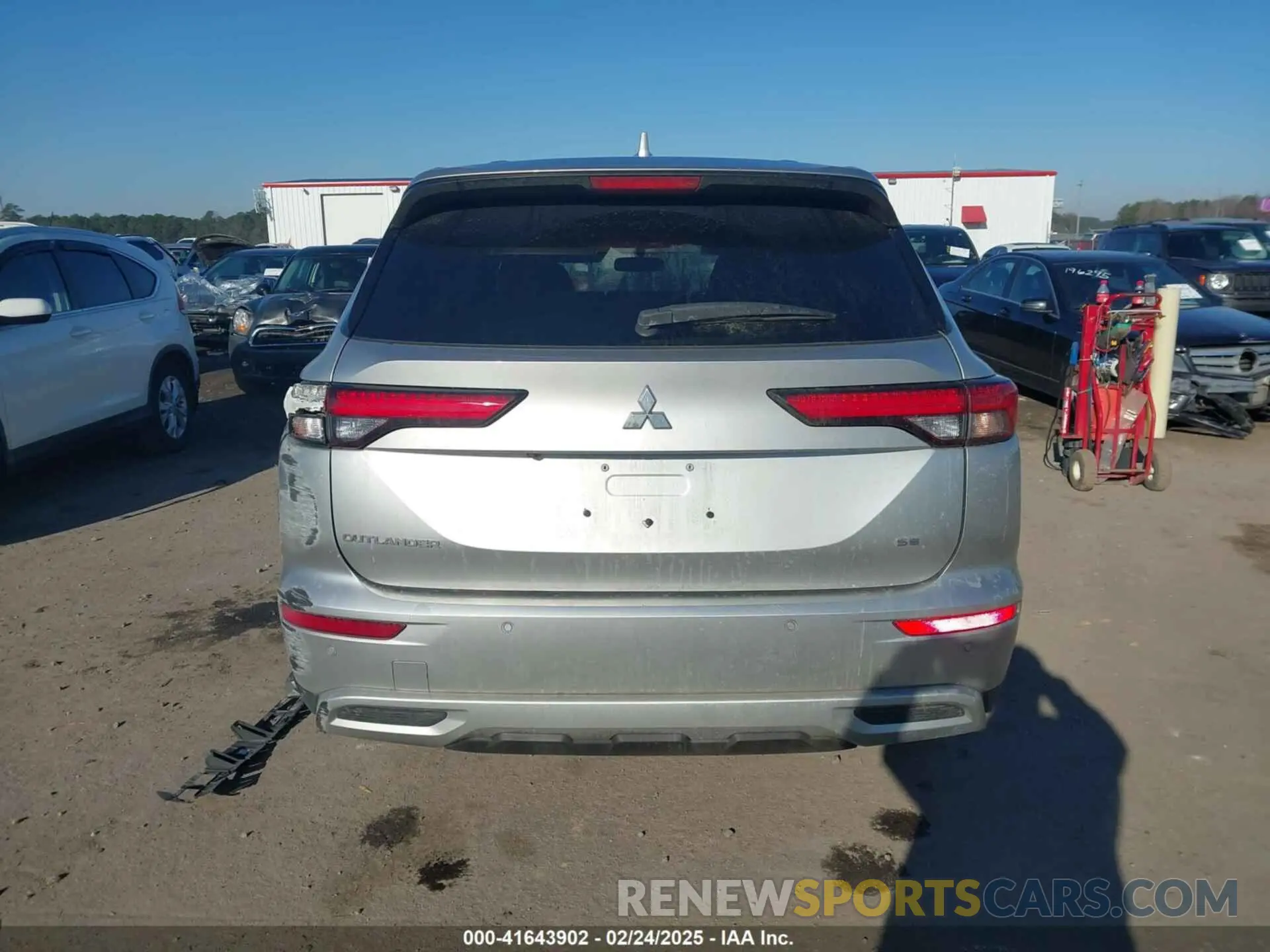 17 fotografías del automóvil dañado JA4J3VA83RZ019559 MITSUBISHI OUTLANDER 2024
