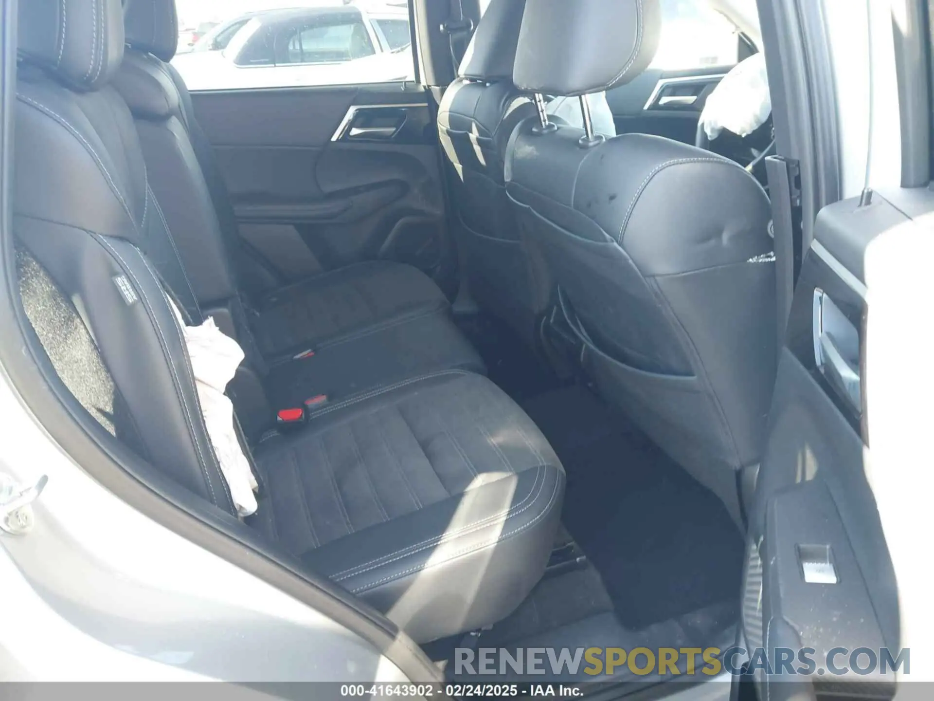 8 fotografías del automóvil dañado JA4J3VA83RZ019559 MITSUBISHI OUTLANDER 2024