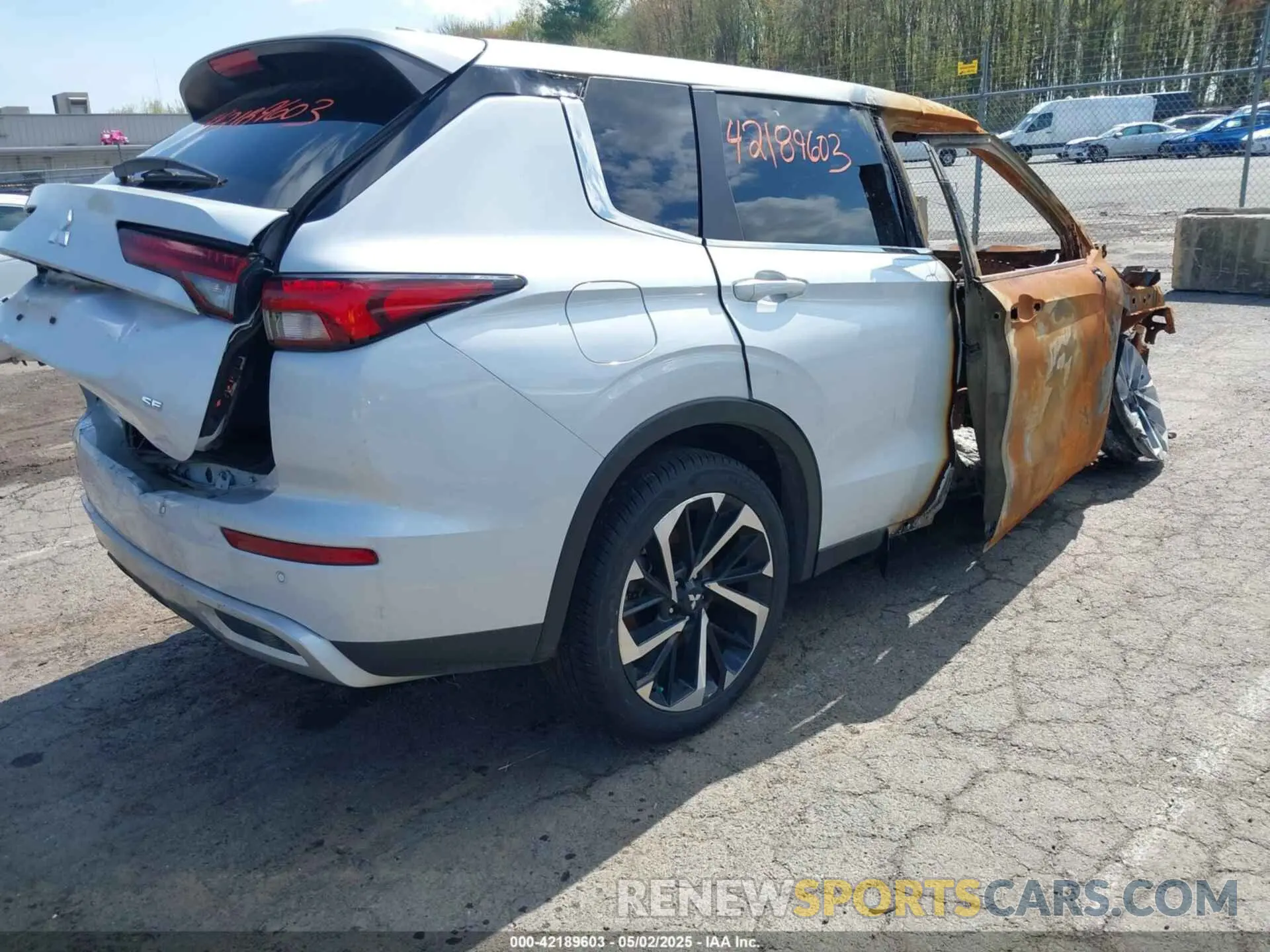 4 fotografías del automóvil dañado JA4J3VA83RZ030206 MITSUBISHI OUTLANDER 2024
