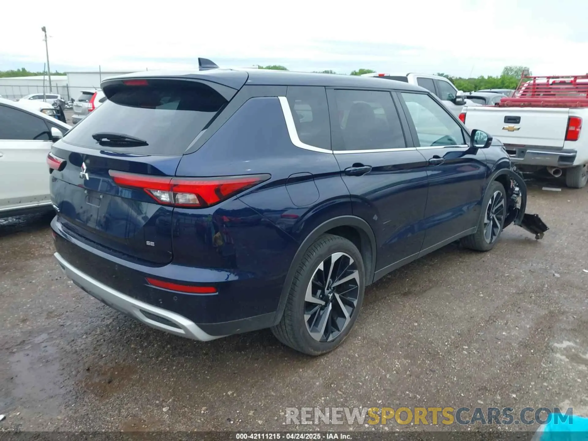 4 fotografías del automóvil dañado JA4J3VA84RZ064591 MITSUBISHI OUTLANDER 2024