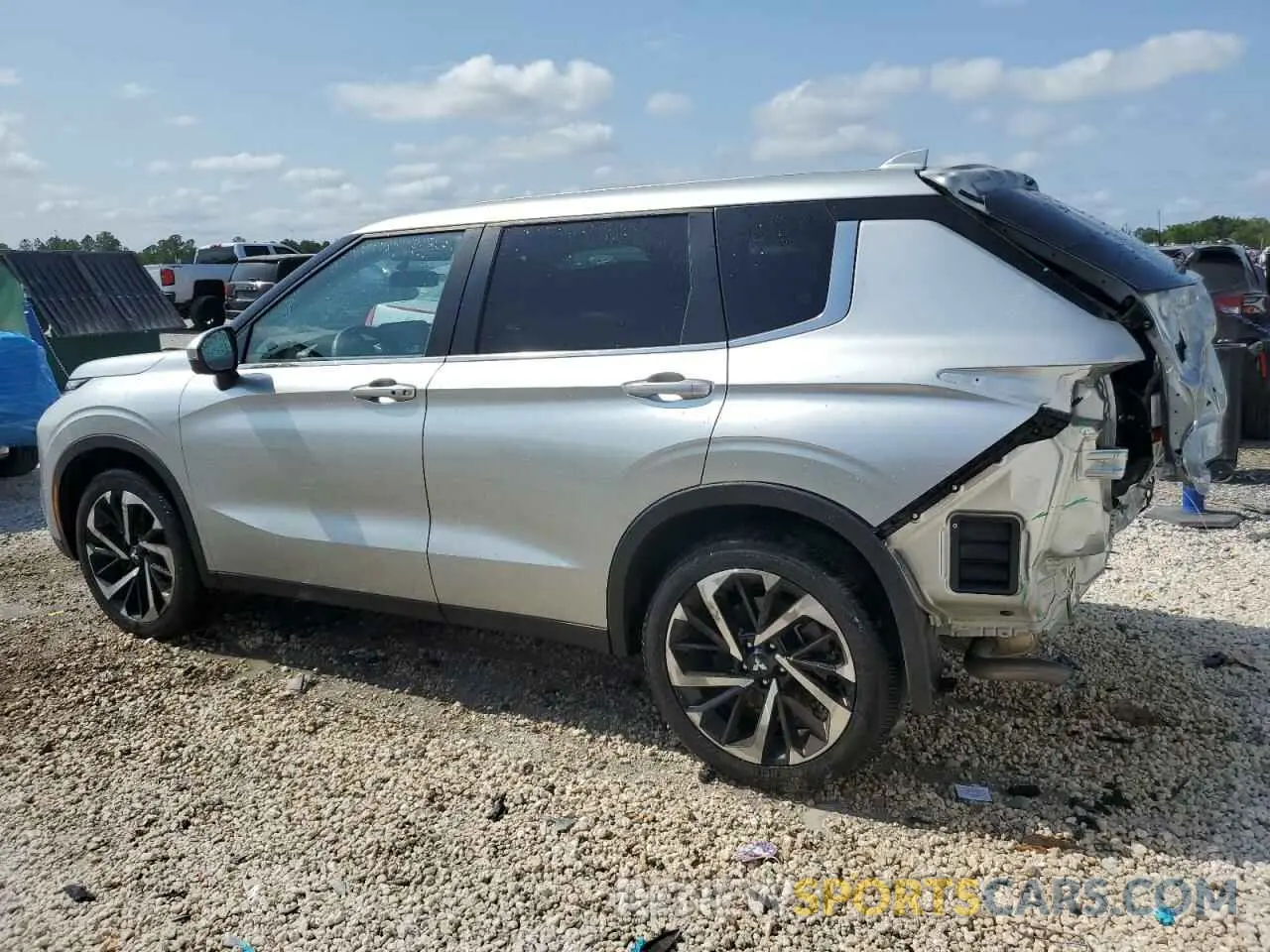 2 fotografías del automóvil dañado JA4J3VA85RZ082808 MITSUBISHI OUTLANDER 2024
