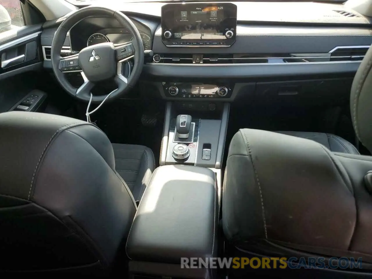 8 fotografías del automóvil dañado JA4J3VA85RZ082808 MITSUBISHI OUTLANDER 2024