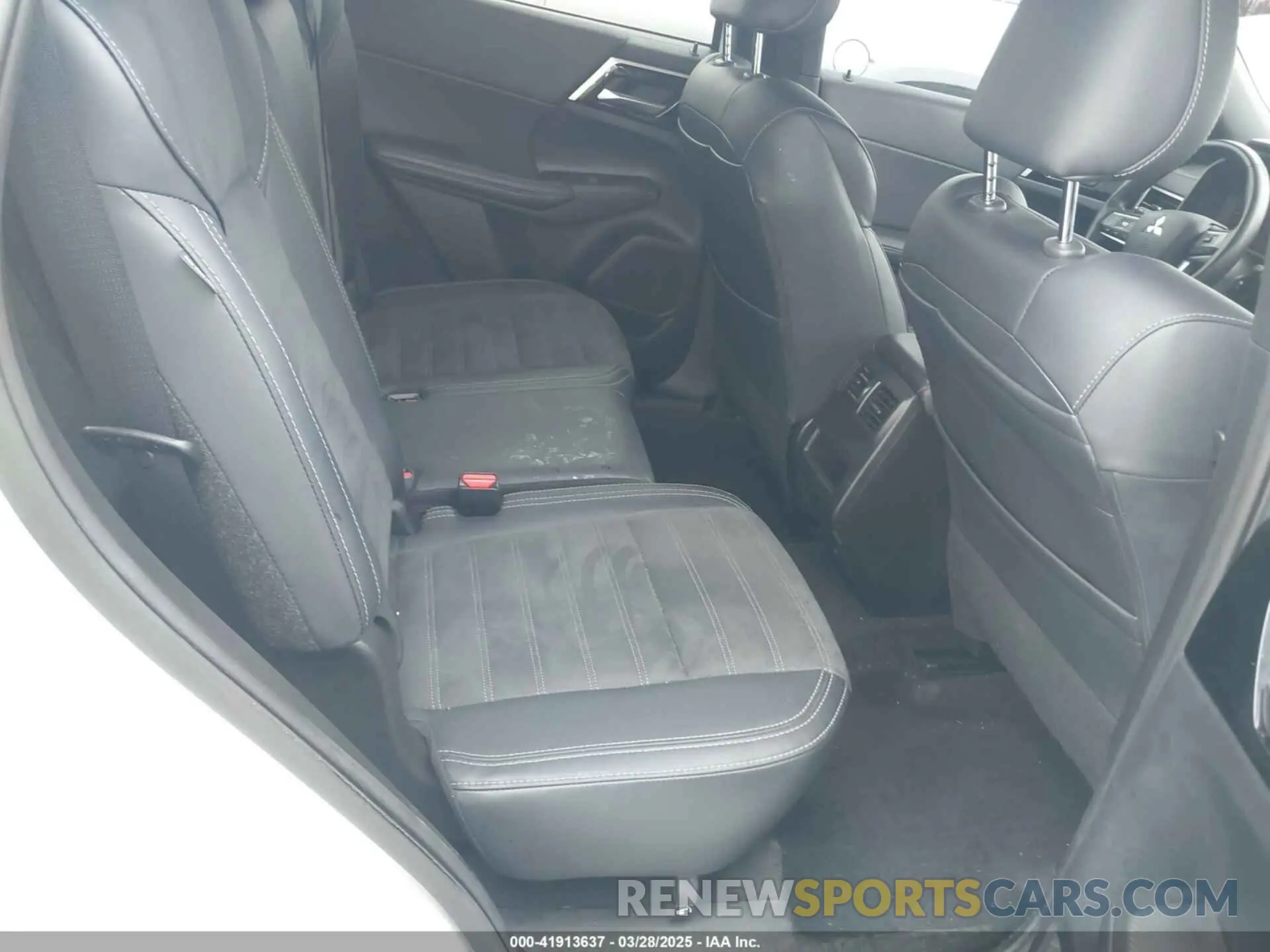 8 fotografías del automóvil dañado JA4J3VA86RZ077178 MITSUBISHI OUTLANDER 2024