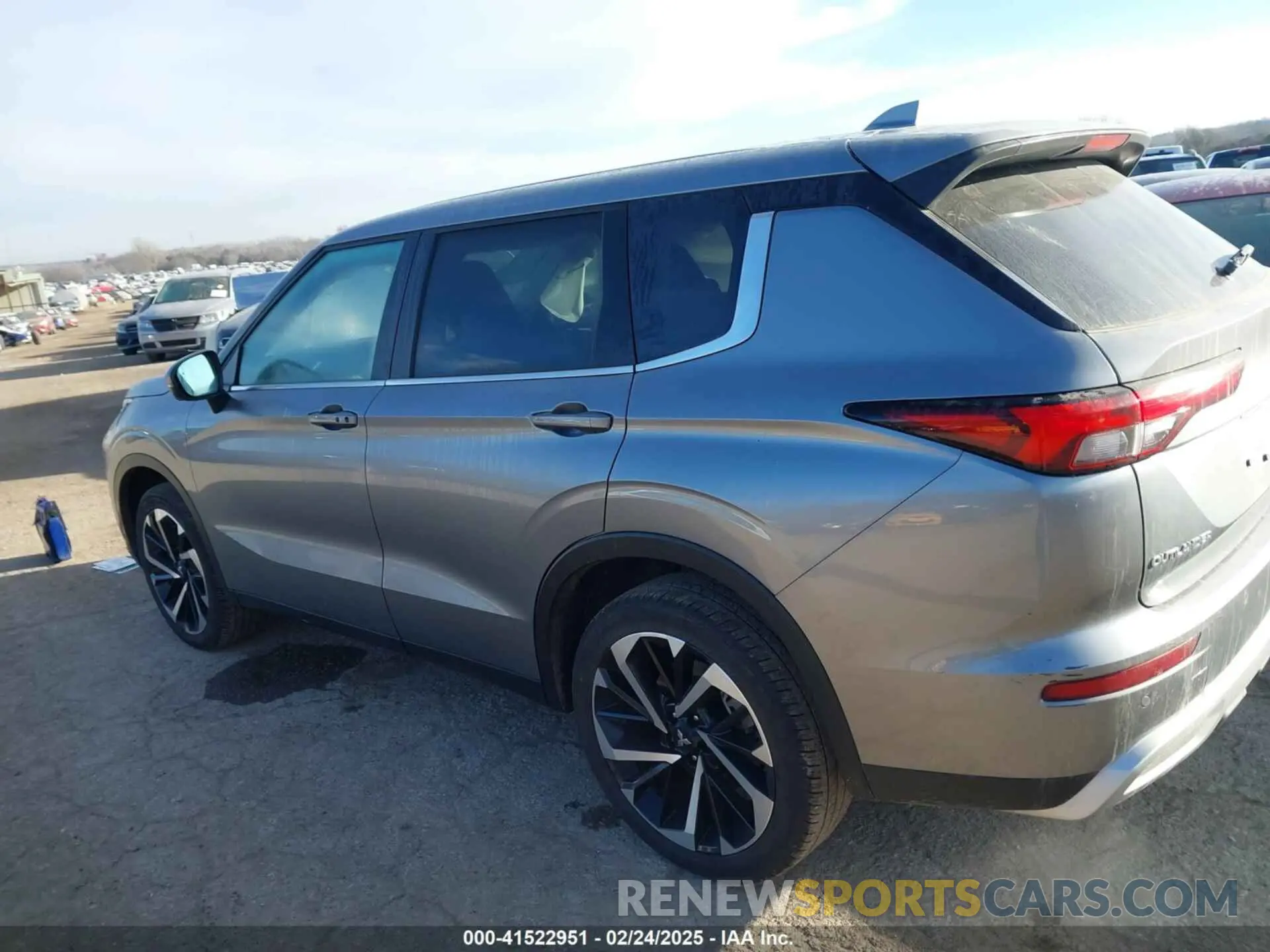 14 fotografías del automóvil dañado JA4J3VA89RZ032834 MITSUBISHI OUTLANDER 2024