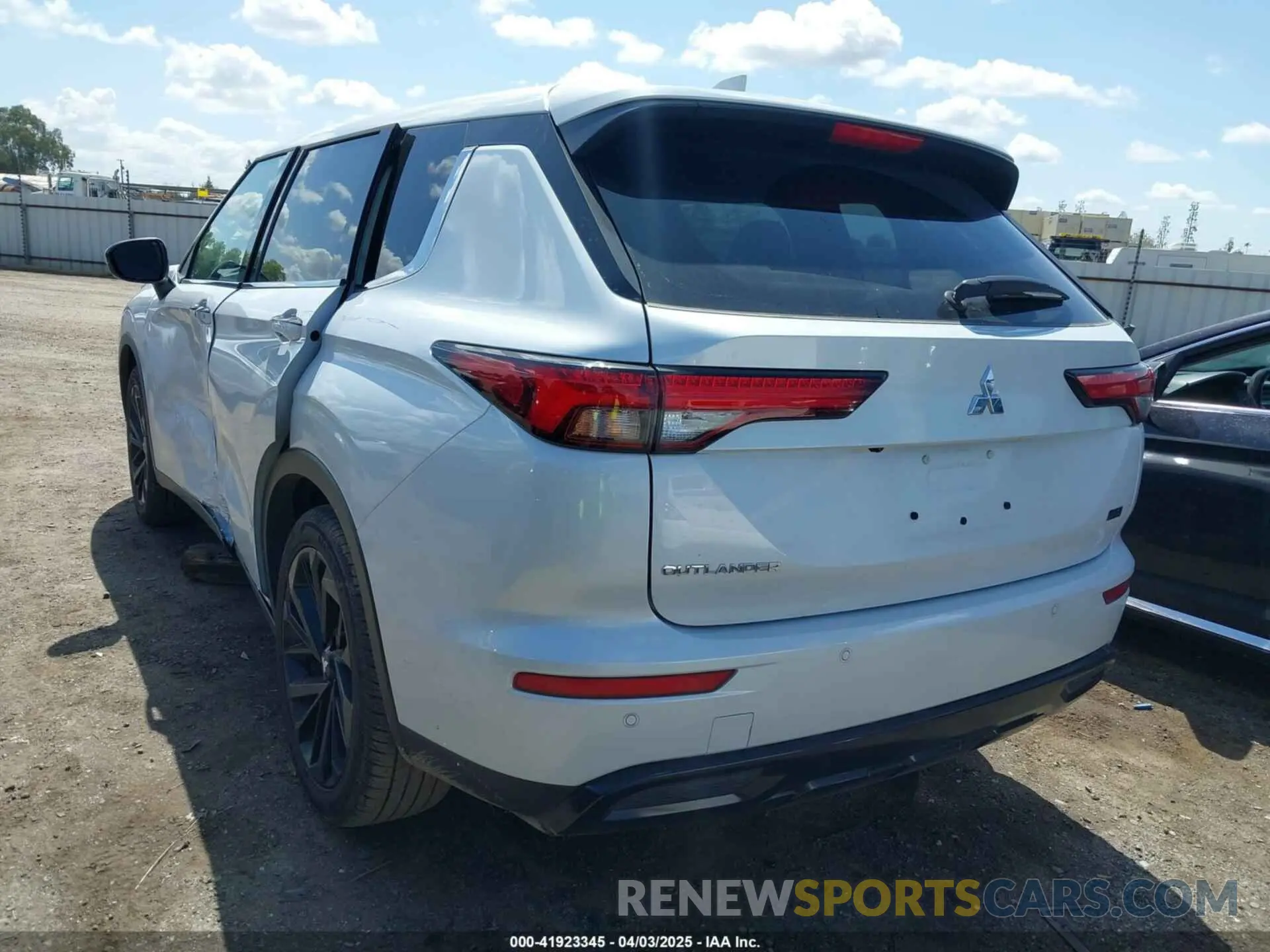 3 fotografías del automóvil dañado JA4J3VA89RZ080284 MITSUBISHI OUTLANDER 2024