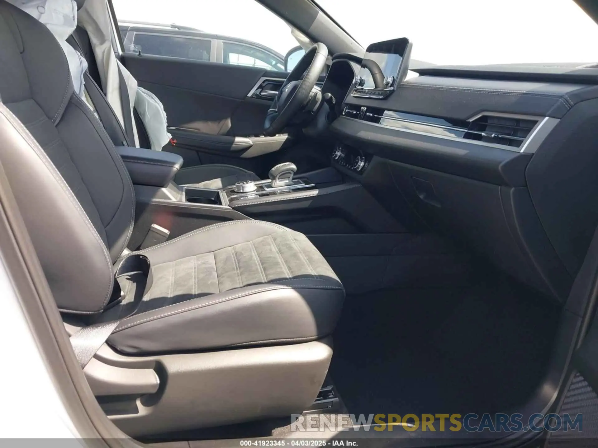 5 fotografías del automóvil dañado JA4J3VA89RZ080284 MITSUBISHI OUTLANDER 2024