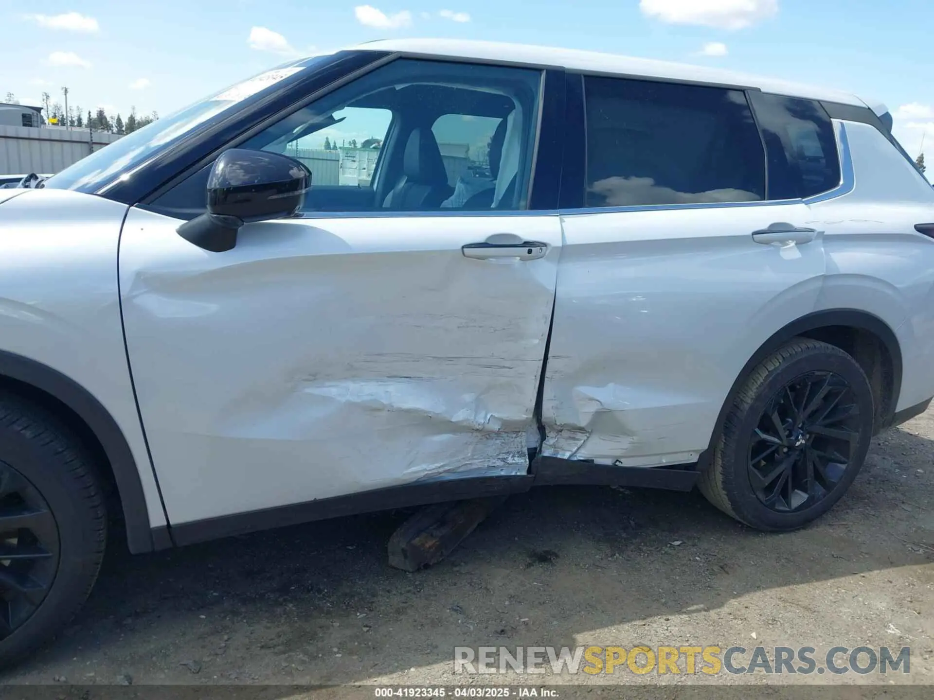 6 fotografías del automóvil dañado JA4J3VA89RZ080284 MITSUBISHI OUTLANDER 2024