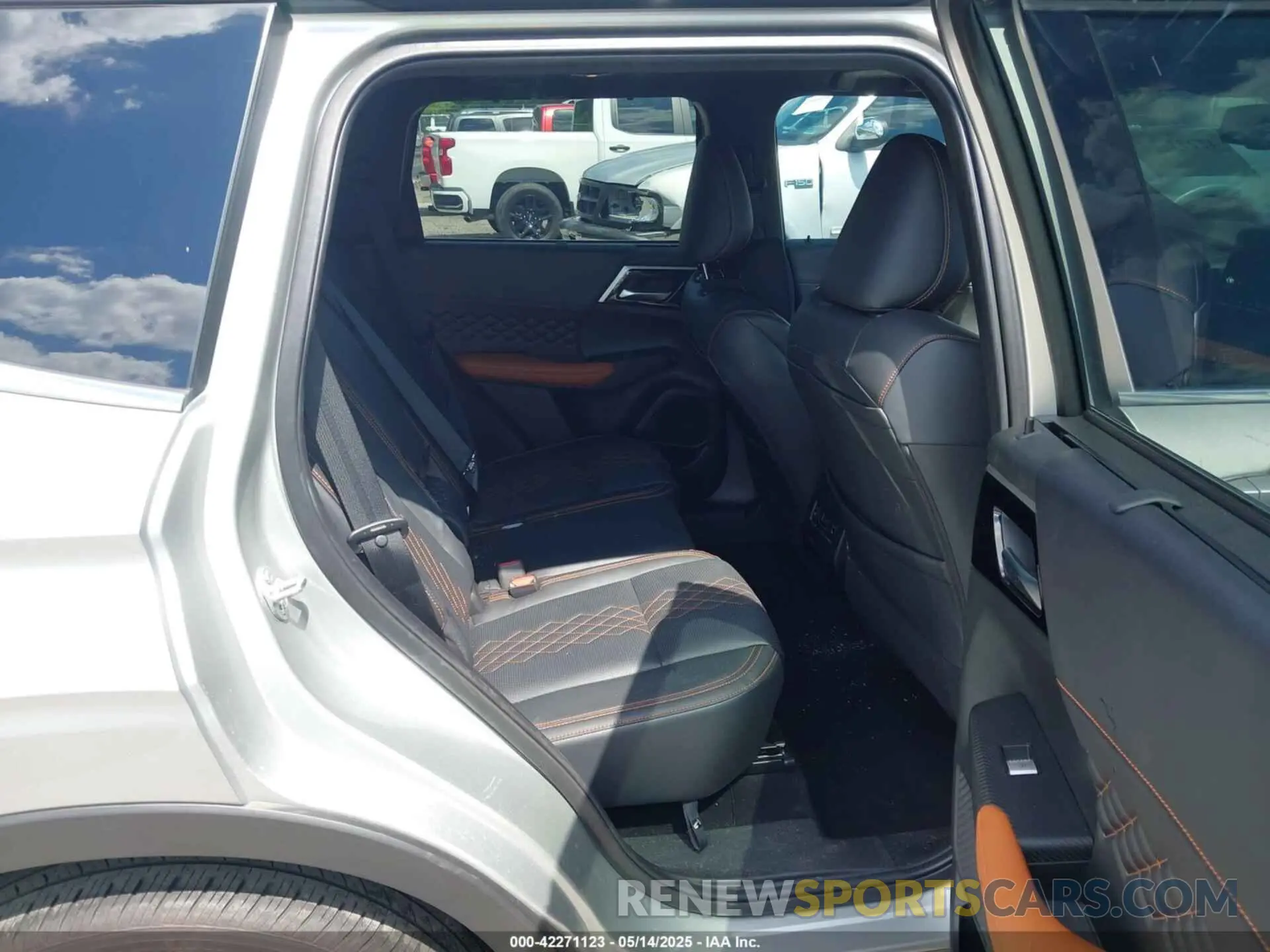 8 fotografías del automóvil dañado JA4J3WA84RZ002792 MITSUBISHI OUTLANDER 2024