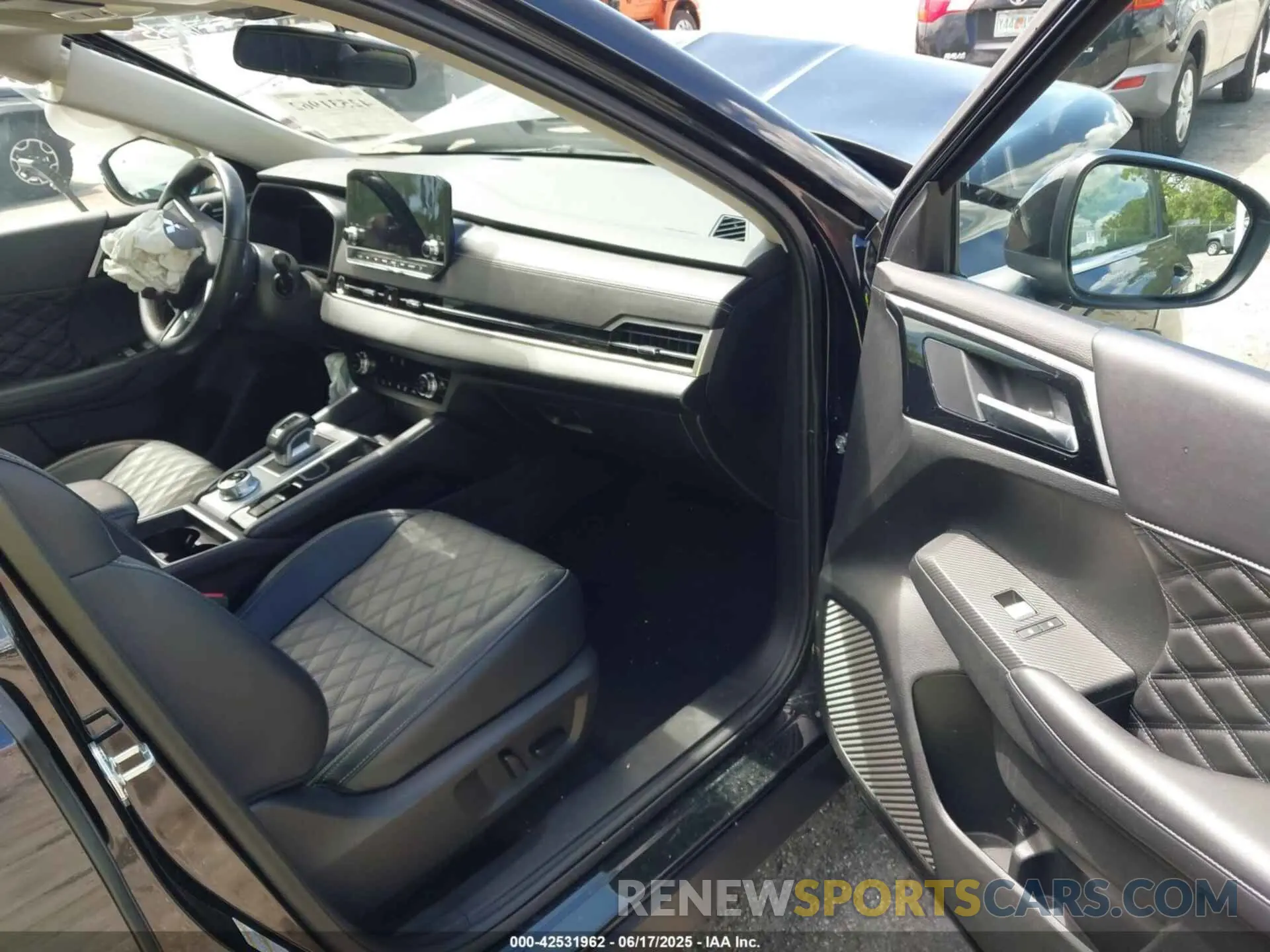 5 fotografías del automóvil dañado JA4J3WA88RZ055768 MITSUBISHI OUTLANDER 2024