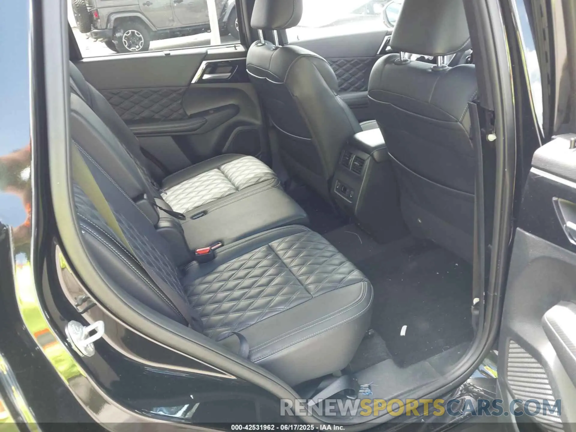 8 fotografías del automóvil dañado JA4J3WA88RZ055768 MITSUBISHI OUTLANDER 2024