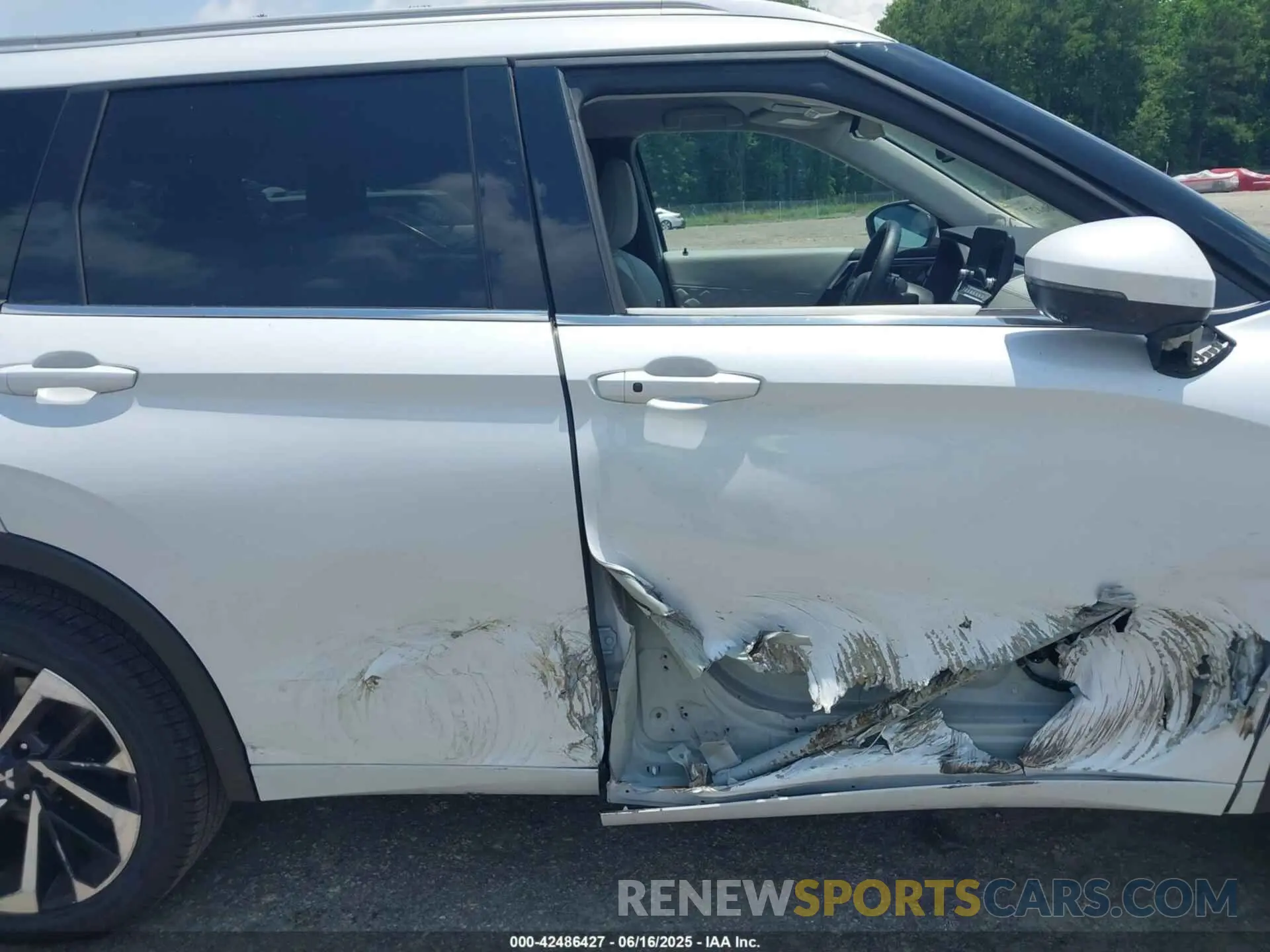 12 fotografías del automóvil dañado JA4J3WA89RZ056606 MITSUBISHI OUTLANDER 2024
