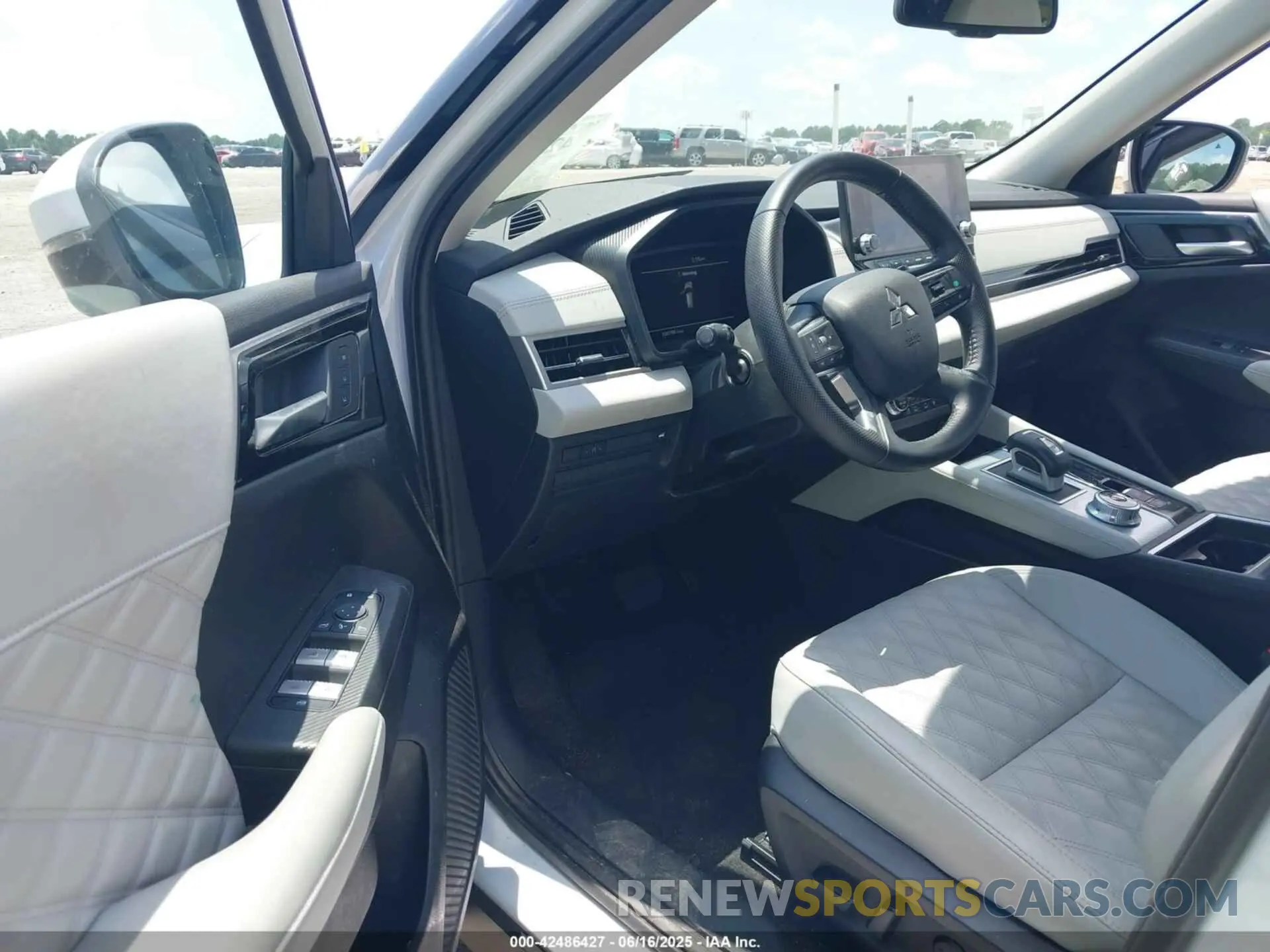 5 fotografías del automóvil dañado JA4J3WA89RZ056606 MITSUBISHI OUTLANDER 2024