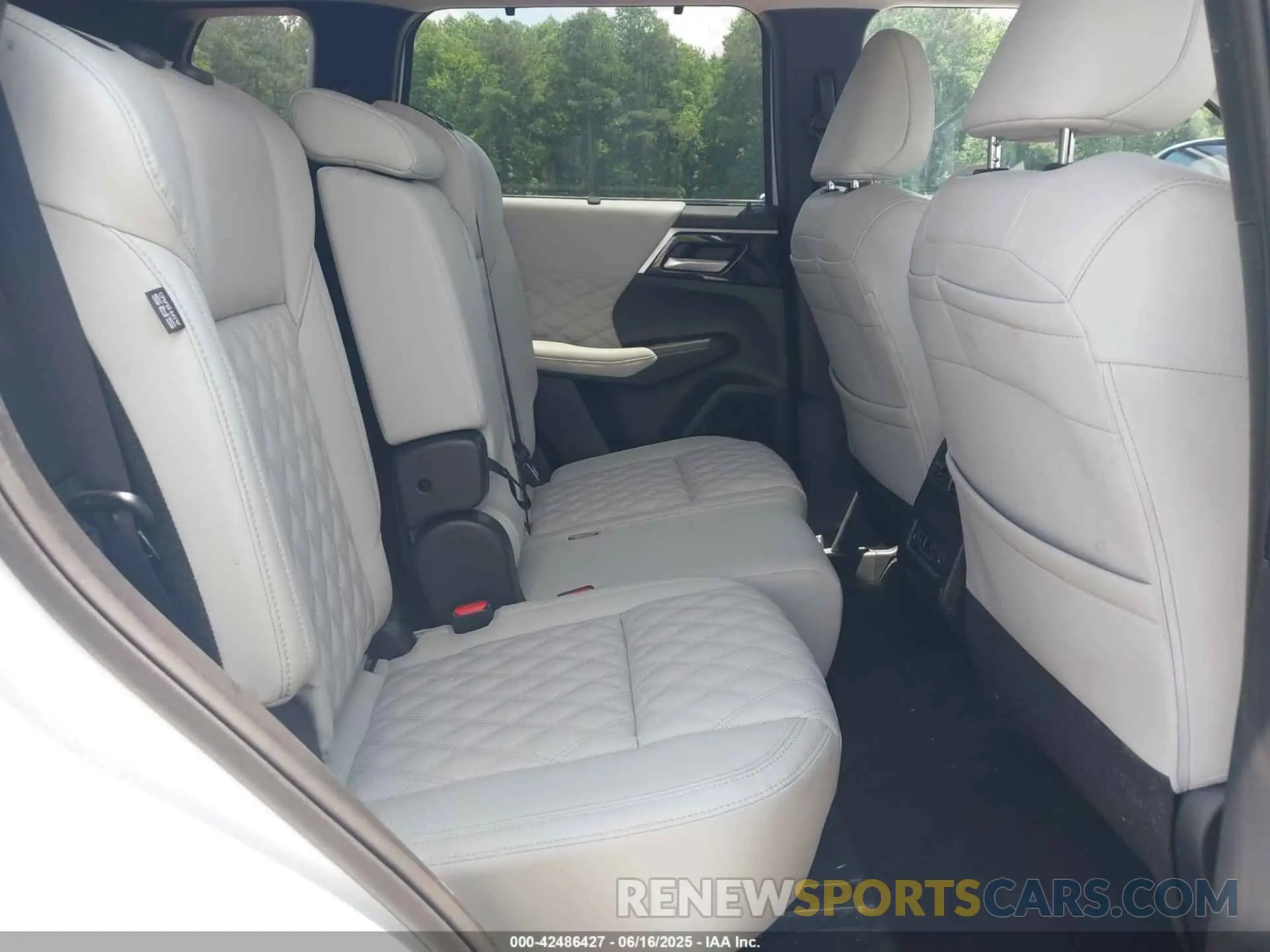 8 fotografías del automóvil dañado JA4J3WA89RZ056606 MITSUBISHI OUTLANDER 2024