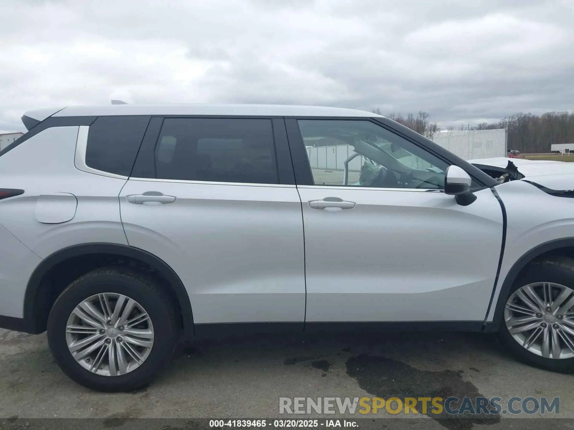 13 fotografías del automóvil dañado JA4J4UA80RZ003200 MITSUBISHI OUTLANDER 2024