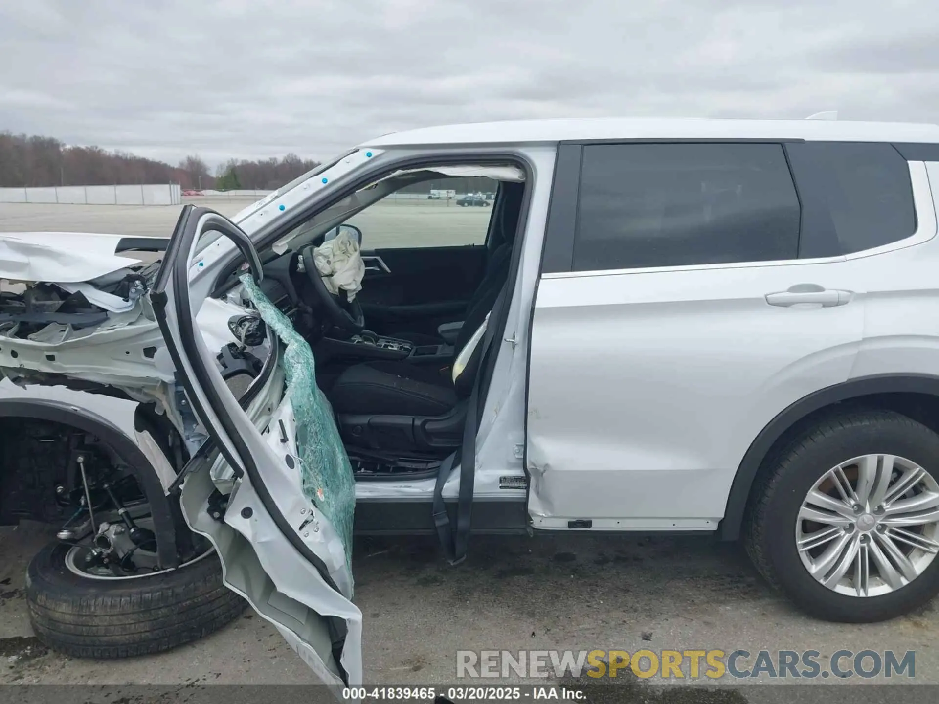 14 fotografías del automóvil dañado JA4J4UA80RZ003200 MITSUBISHI OUTLANDER 2024