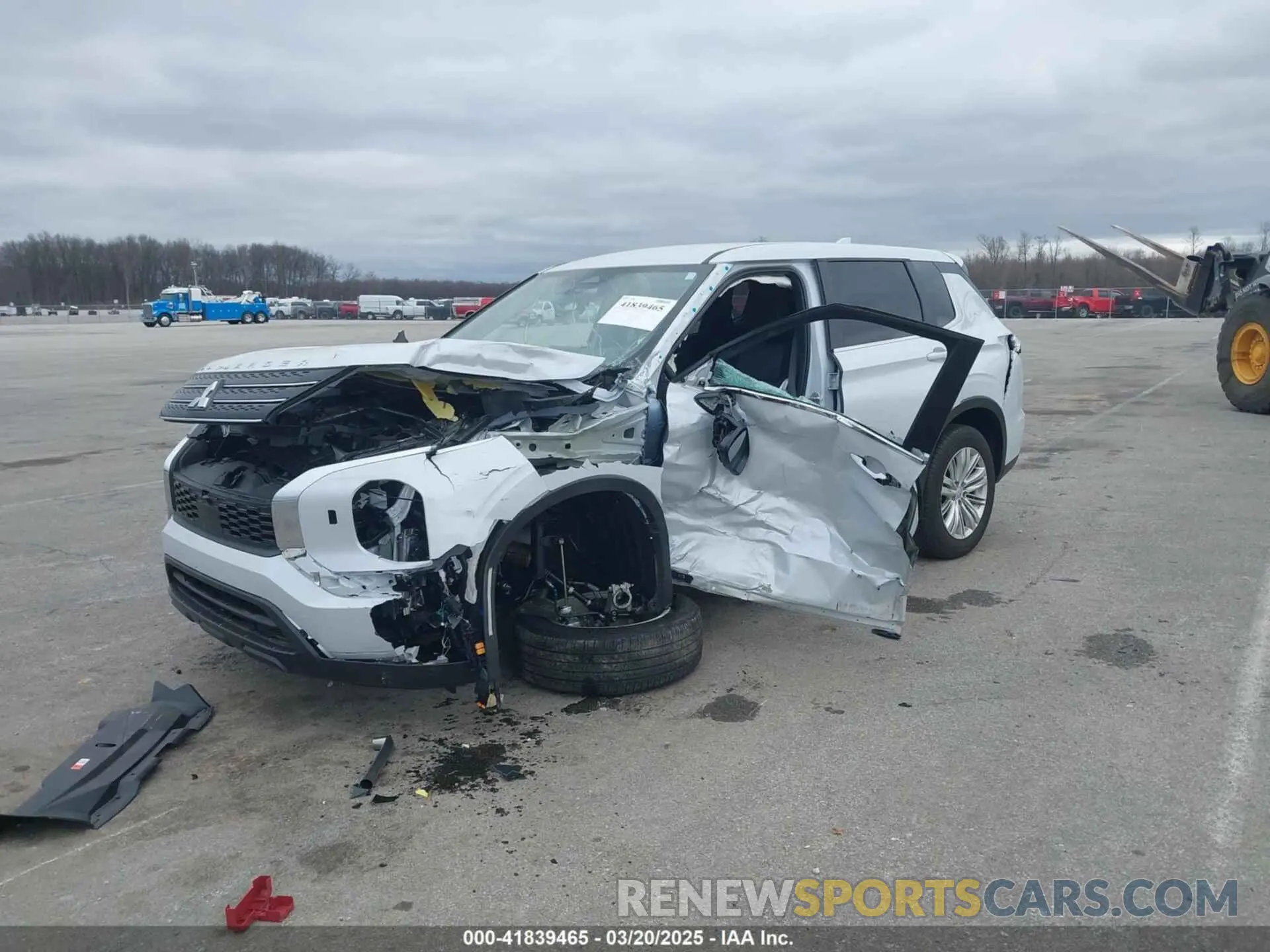 2 fotografías del automóvil dañado JA4J4UA80RZ003200 MITSUBISHI OUTLANDER 2024