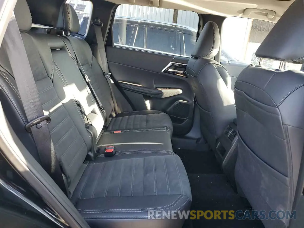 12 fotografías del automóvil dañado JA4J4VA80RZ086472 MITSUBISHI OUTLANDER 2024