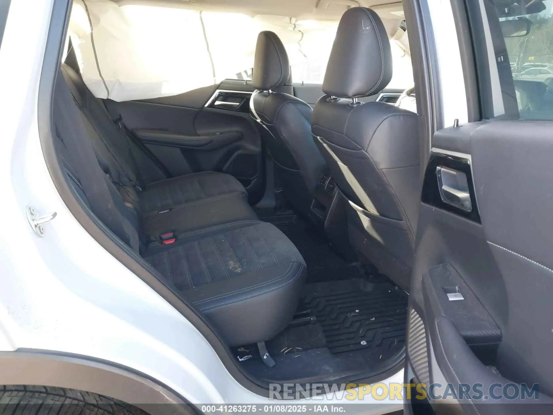 8 fotografías del automóvil dañado JA4J4VA81RZ009531 MITSUBISHI OUTLANDER 2024