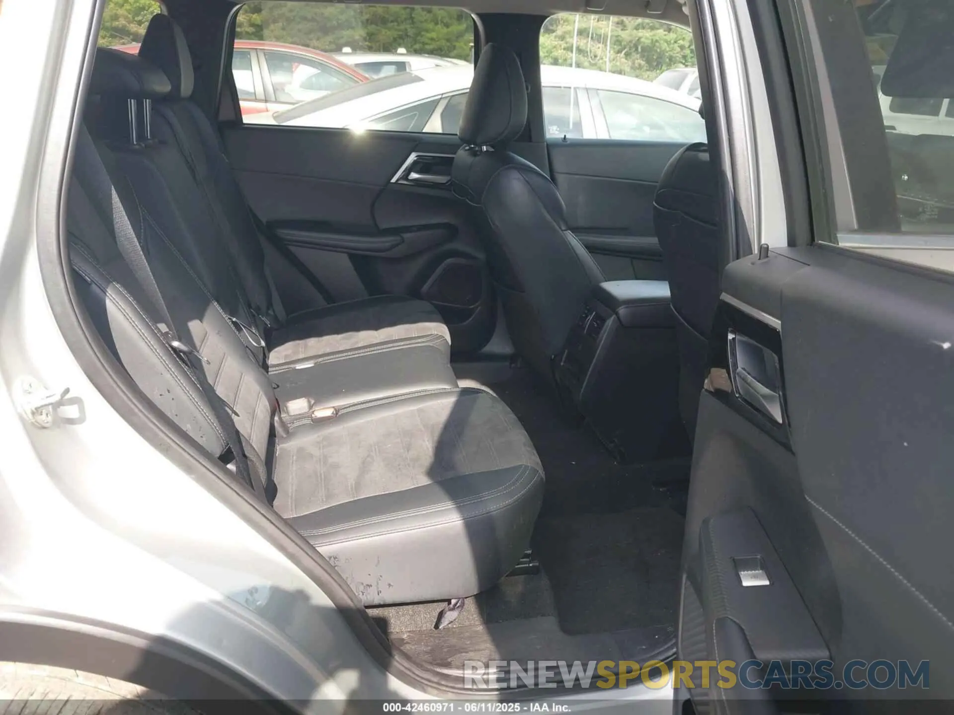 8 fotografías del automóvil dañado JA4J4VA81RZ037698 MITSUBISHI OUTLANDER 2024