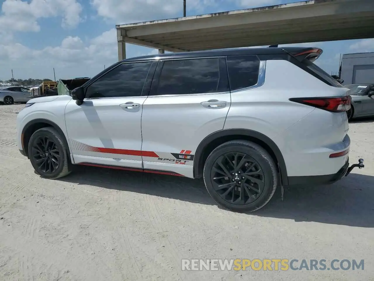 2 fotografías del automóvil dañado JA4J4VA81RZ087047 MITSUBISHI OUTLANDER 2024