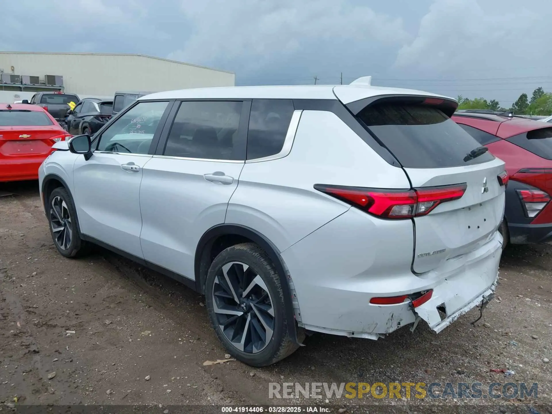 3 fotografías del automóvil dañado JA4J4VA82RZ026614 MITSUBISHI OUTLANDER 2024