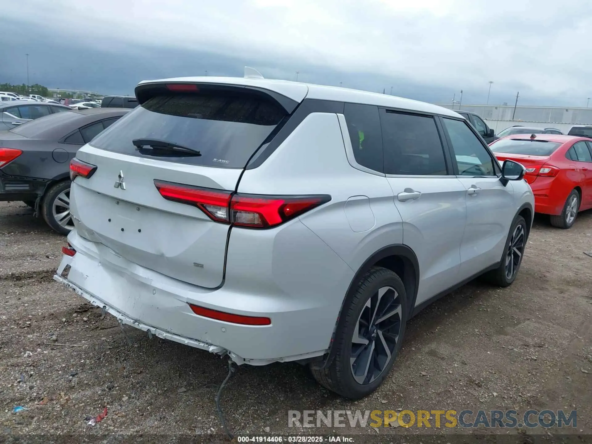 4 fotografías del automóvil dañado JA4J4VA82RZ026614 MITSUBISHI OUTLANDER 2024