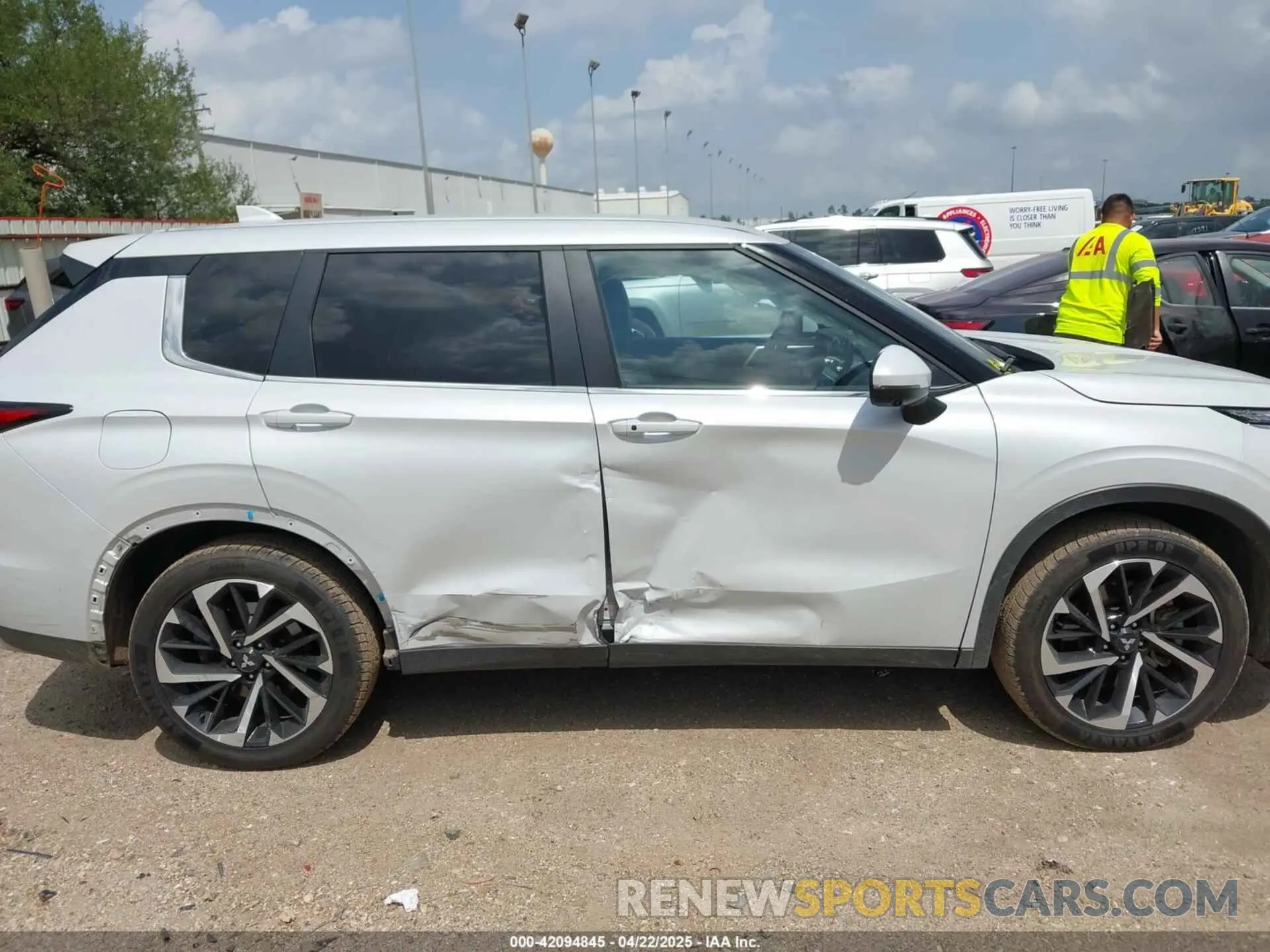 13 fotografías del automóvil dañado JA4J4VA82RZ032400 MITSUBISHI OUTLANDER 2024