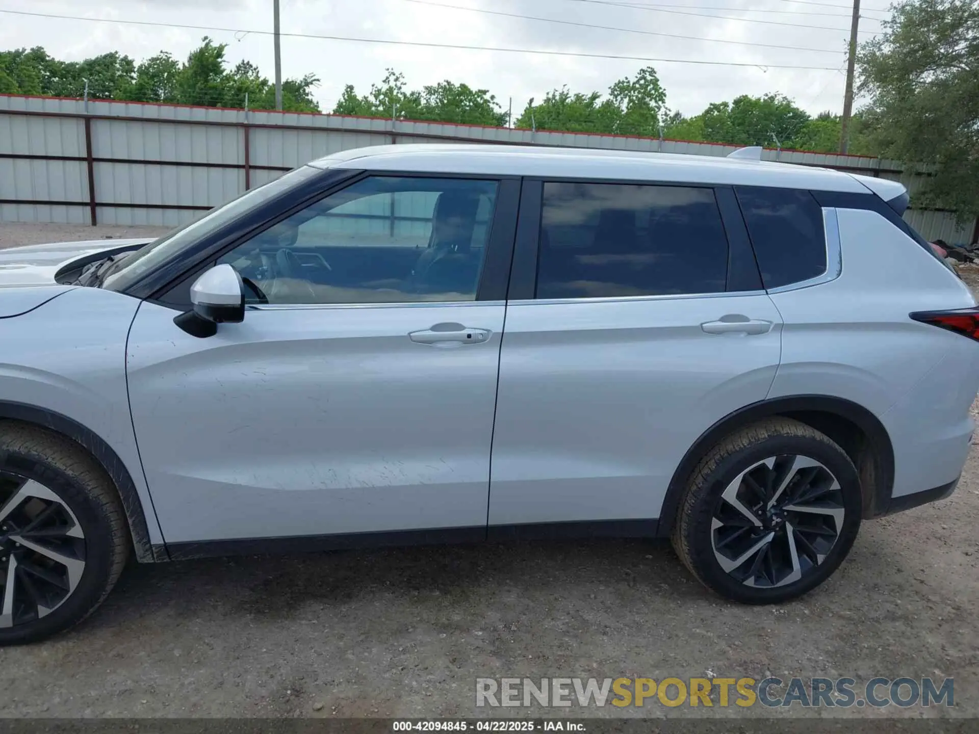 14 fotografías del automóvil dañado JA4J4VA82RZ032400 MITSUBISHI OUTLANDER 2024