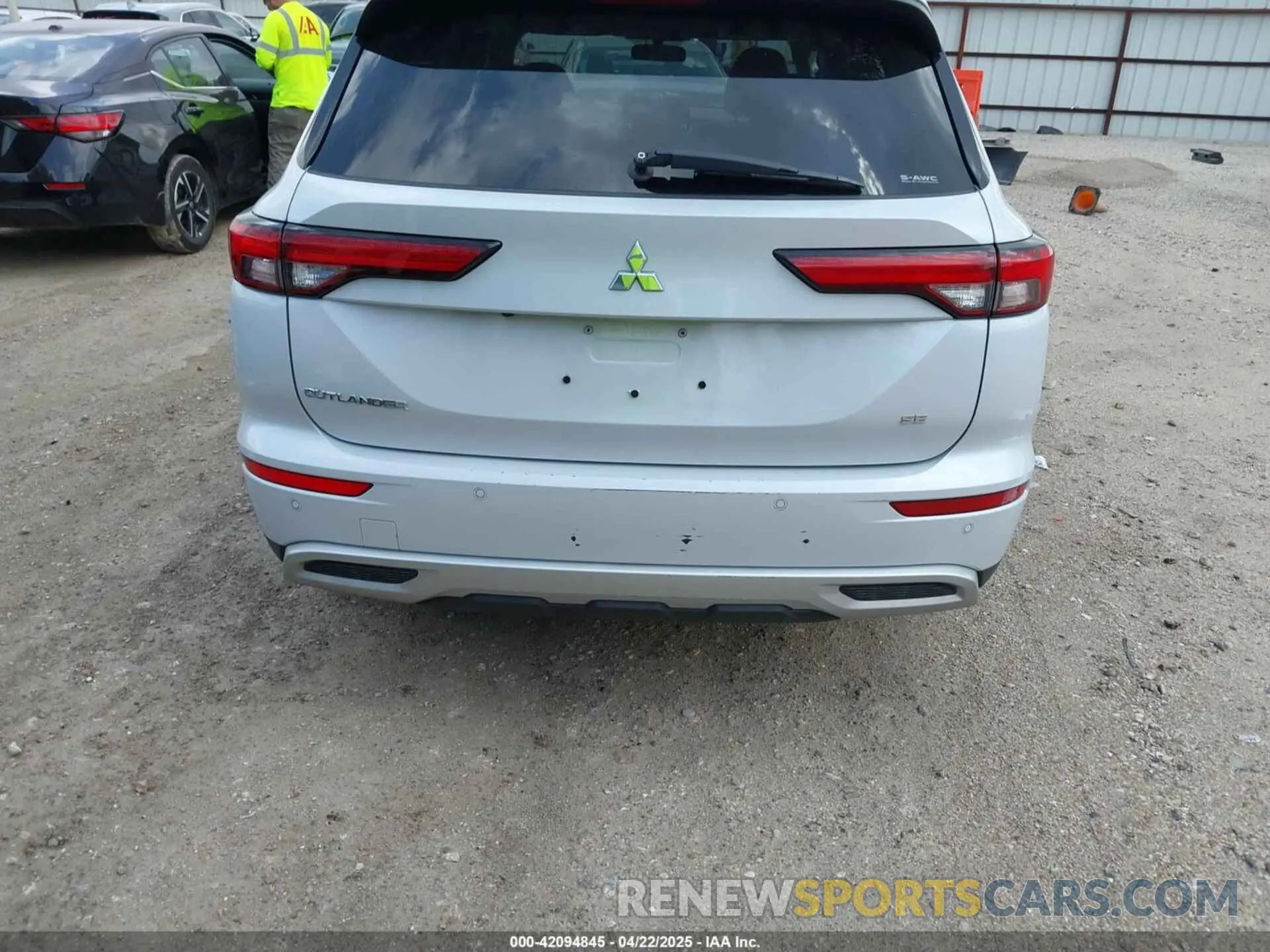 16 fotografías del automóvil dañado JA4J4VA82RZ032400 MITSUBISHI OUTLANDER 2024