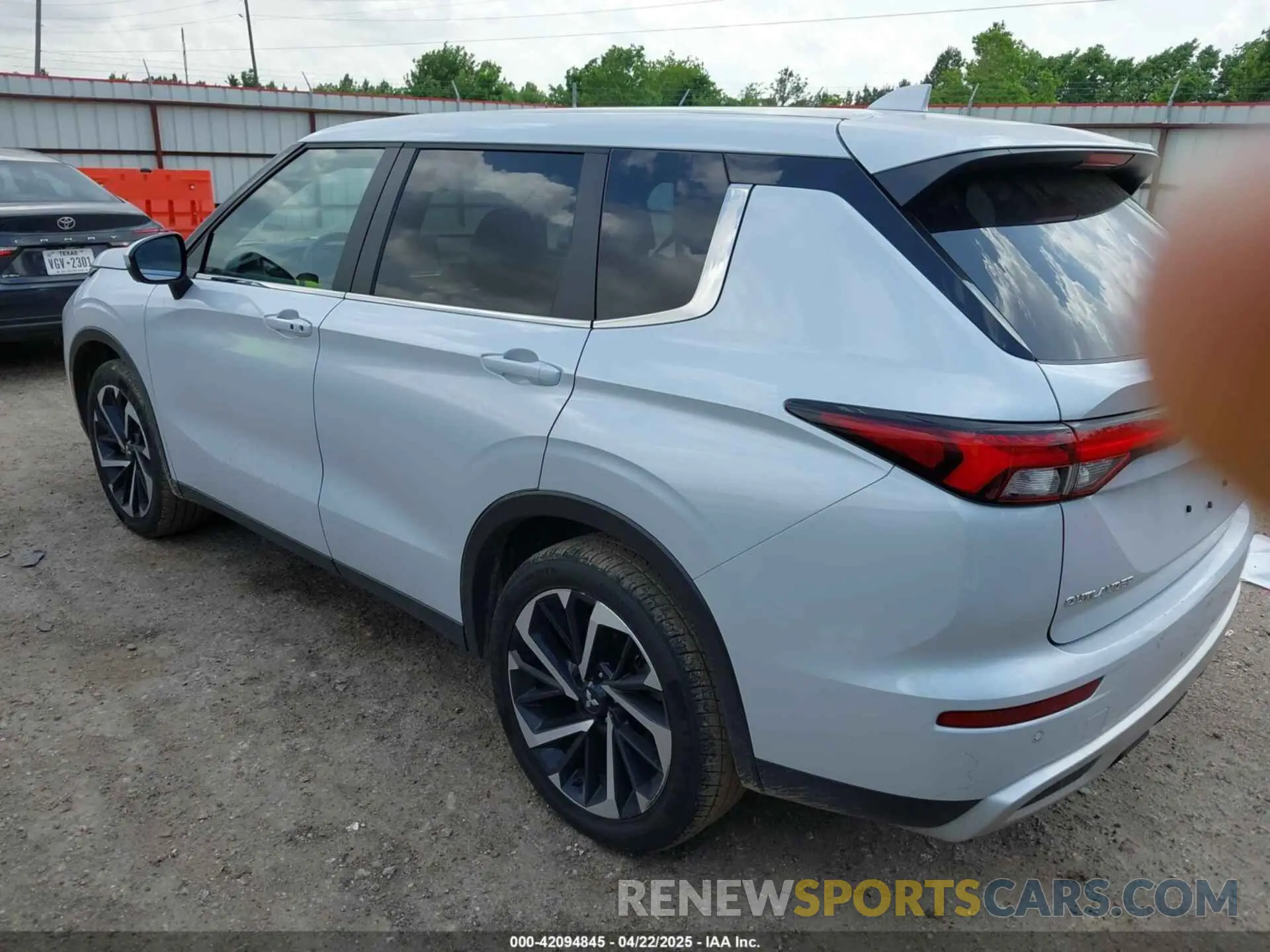 3 fotografías del automóvil dañado JA4J4VA82RZ032400 MITSUBISHI OUTLANDER 2024