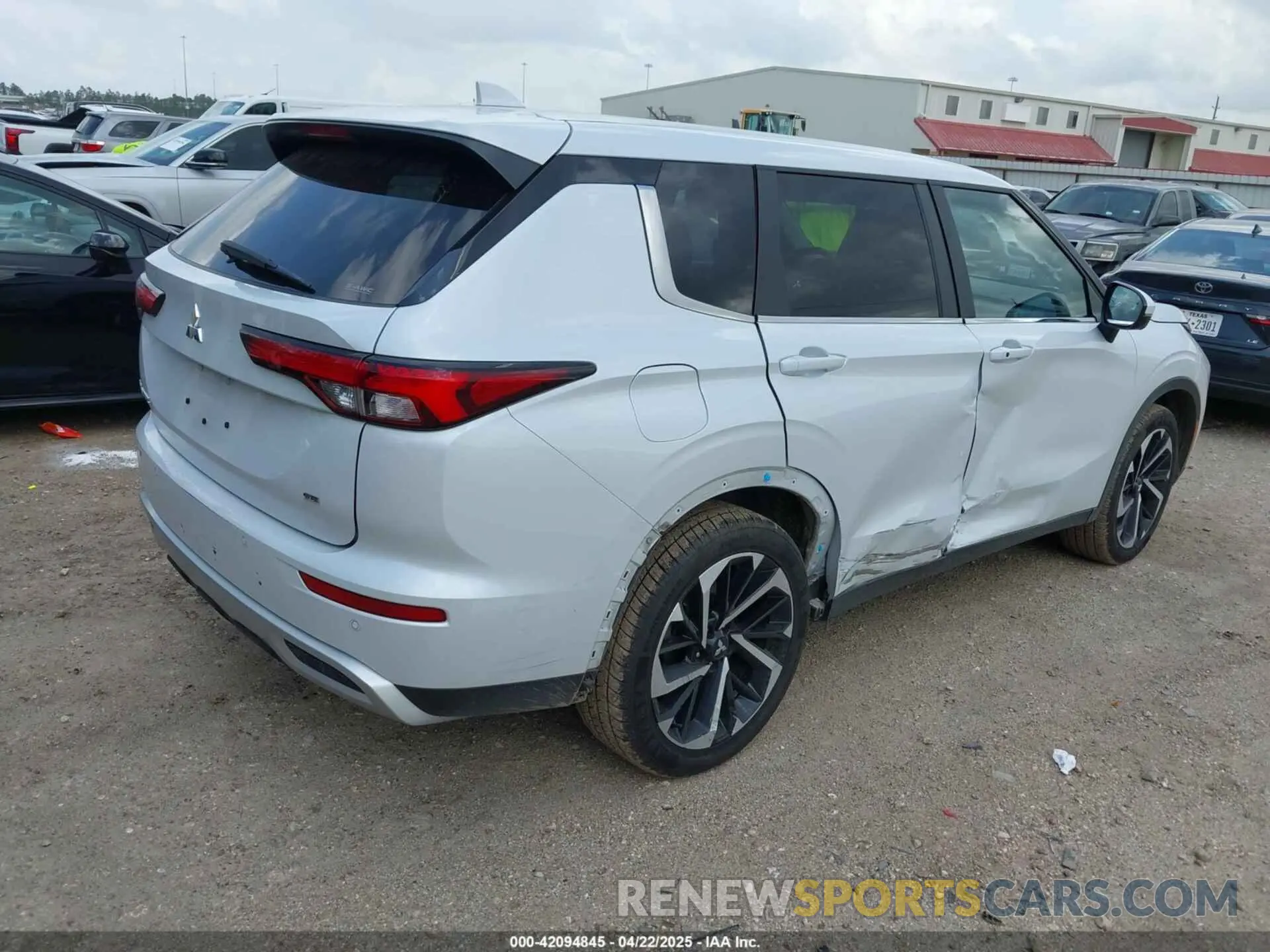 4 fotografías del automóvil dañado JA4J4VA82RZ032400 MITSUBISHI OUTLANDER 2024