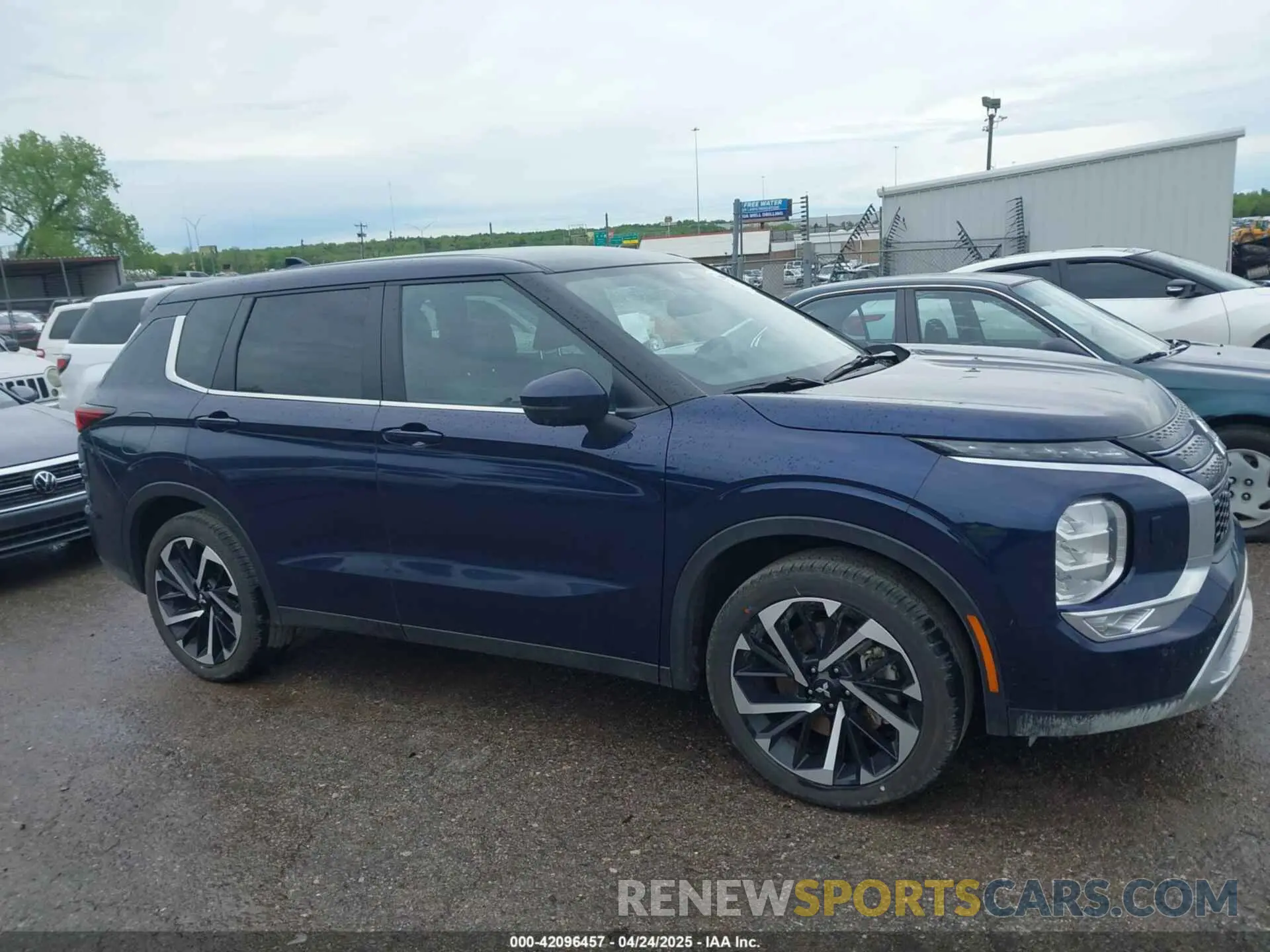 14 fotografías del automóvil dañado JA4J4VA84RZ044404 MITSUBISHI OUTLANDER 2024