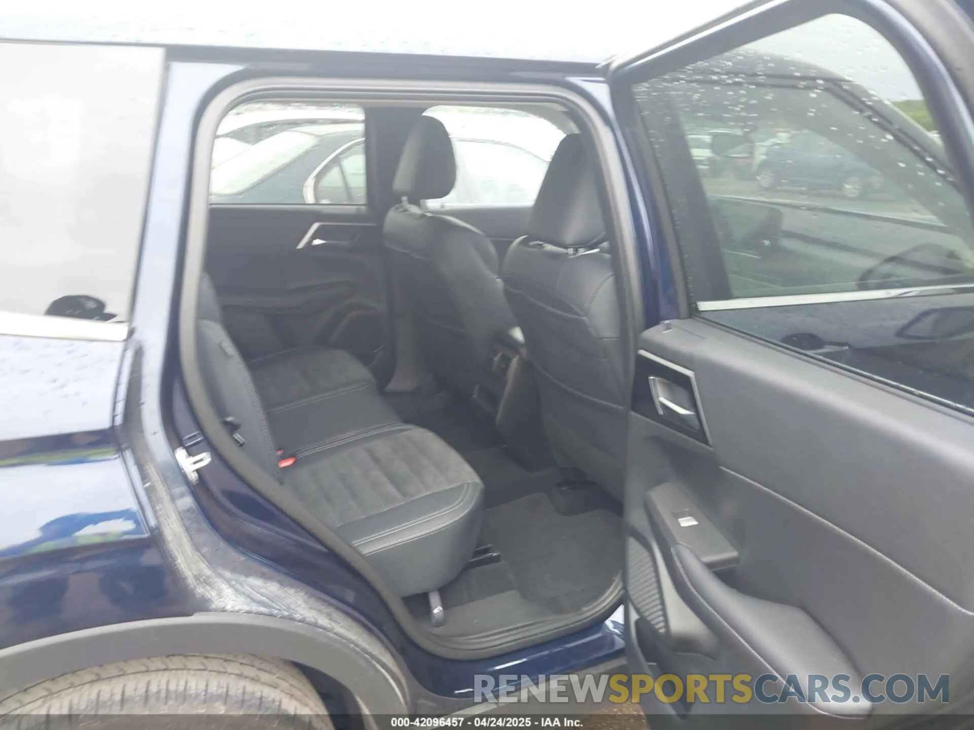 8 fotografías del automóvil dañado JA4J4VA84RZ044404 MITSUBISHI OUTLANDER 2024